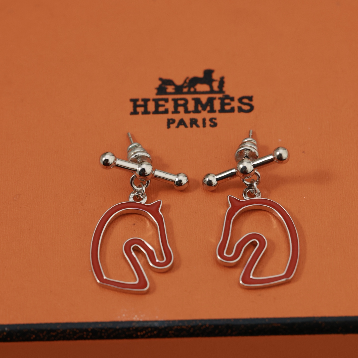 Hermès 精工版本 爱马仕耳钉 马头耳钉 银针 亚金材质