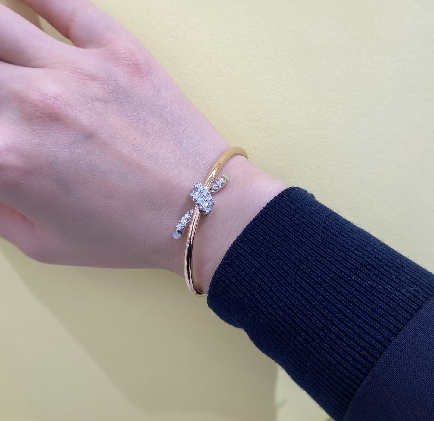 Tiffany & Co. 新款Tiffany 绳结手镯 亚金材质 带 logo 电镀18k金 厚金电镀 Tiffany手镯