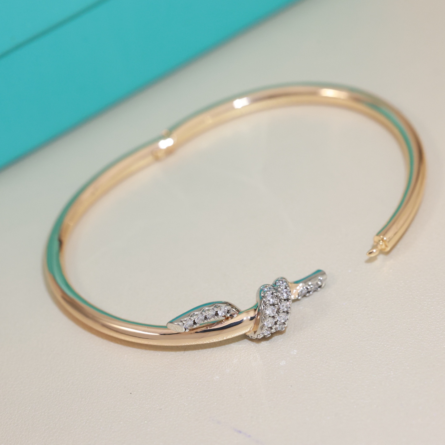 Tiffany & Co. 新款Tiffany 绳结手镯 亚金材质 带 logo 电镀18k金 厚金电镀 Tiffany手镯