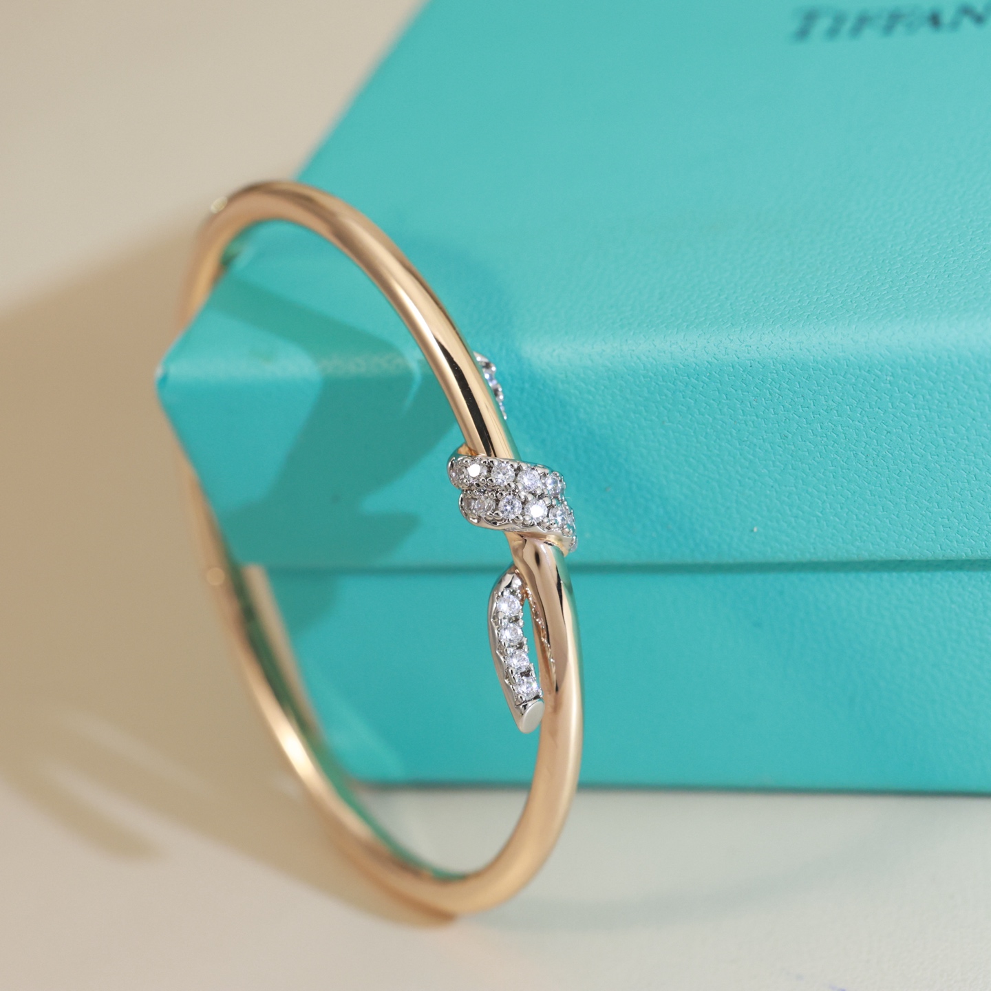 Tiffany & Co. 新款Tiffany 绳结手镯 亚金材质 带 logo 电镀18k金 厚金电镀 Tiffany手镯