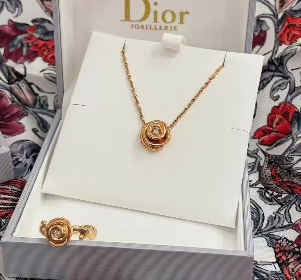 精工版 👼【】迪奥项链 Dior花朵项链⭐本季度最火爆时尚单品！经典与流行。经典是不管时间如何变化，它也