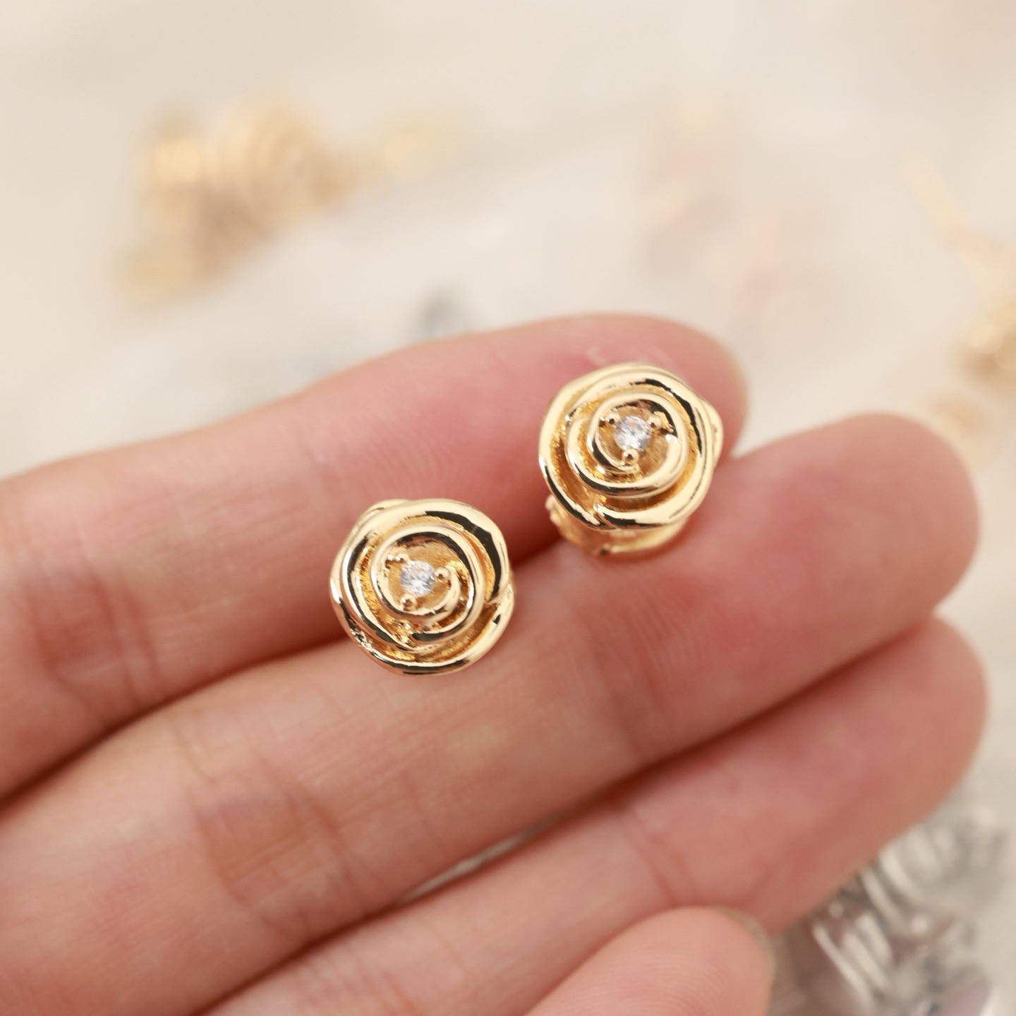 精工版 👼】迪奥耳钉 Dior花朵耳钉⭐本季度最火爆时尚单品！经典与流行。经典是不管时间如何变化，它也能