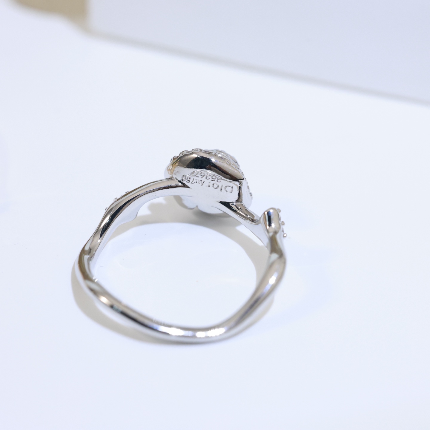 满钻精工版 👼】迪奥戒指 Dior花朵戒指💍本季度最火爆时尚单品！经典与流行。经典是不管时间如何变化，它