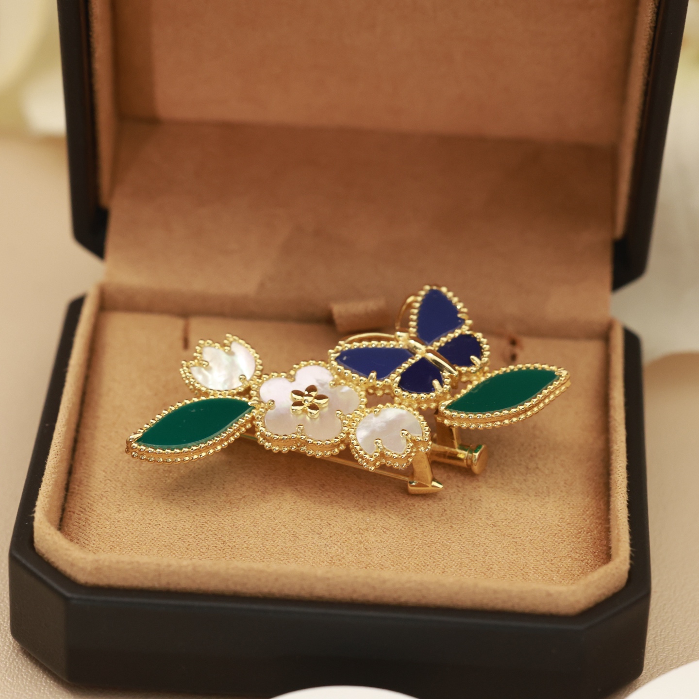 精工版本👼】蝴蝶胸针 亚金材质，带logo 🌺Vca胸针 🦋蓝蝴蝶梅花胸针💕💕贵气、又温柔、比四叶草更夺