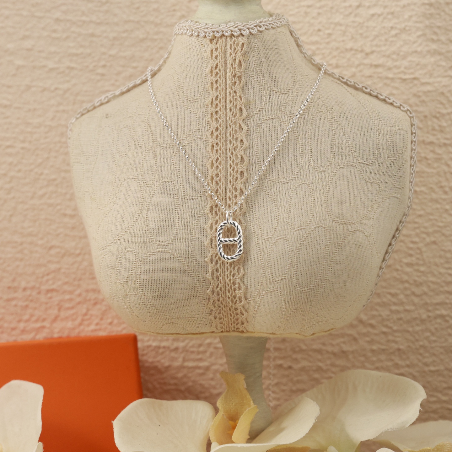 Hermès Haute Joaillerie Fine Jewelry Earrings Necklace Ring Ref 7