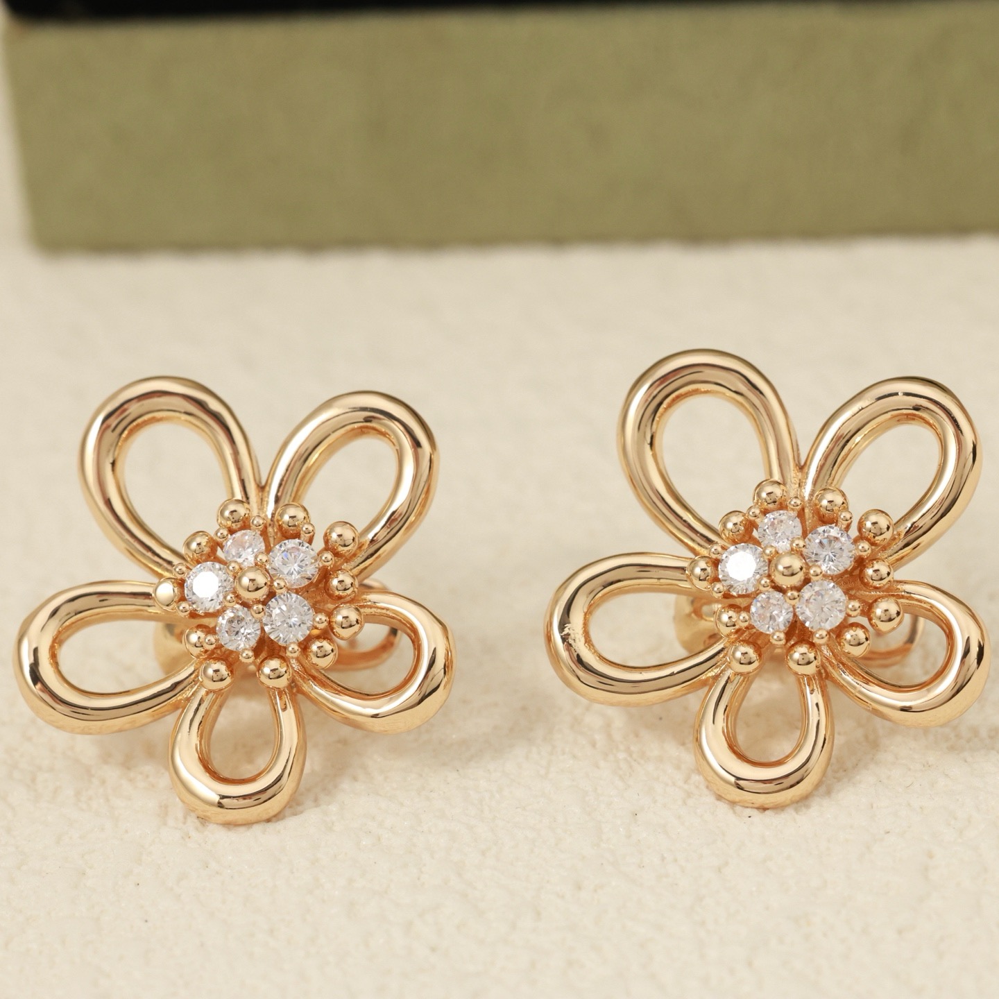 Van Cleef & Arpels Haute Couture Haute Joaillerie Fine Jewelry Earrings 3