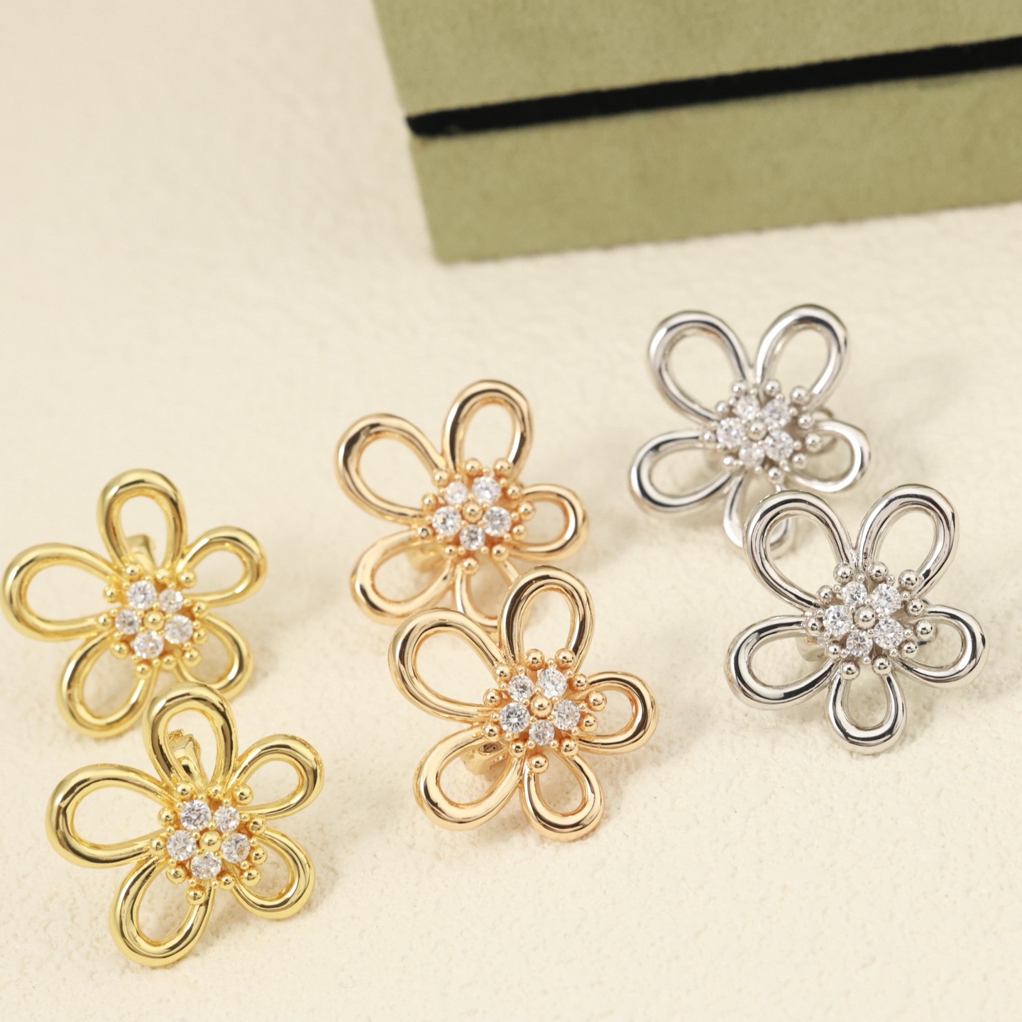 Van Cleef & Arpels Haute Couture Haute Joaillerie Fine Jewelry Earrings 8