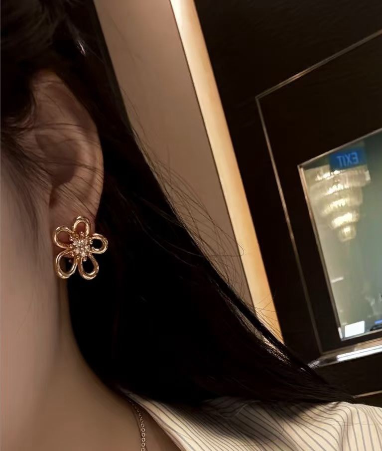 Van Cleef & Arpels Haute Couture Haute Joaillerie Fine Jewelry Earrings 6