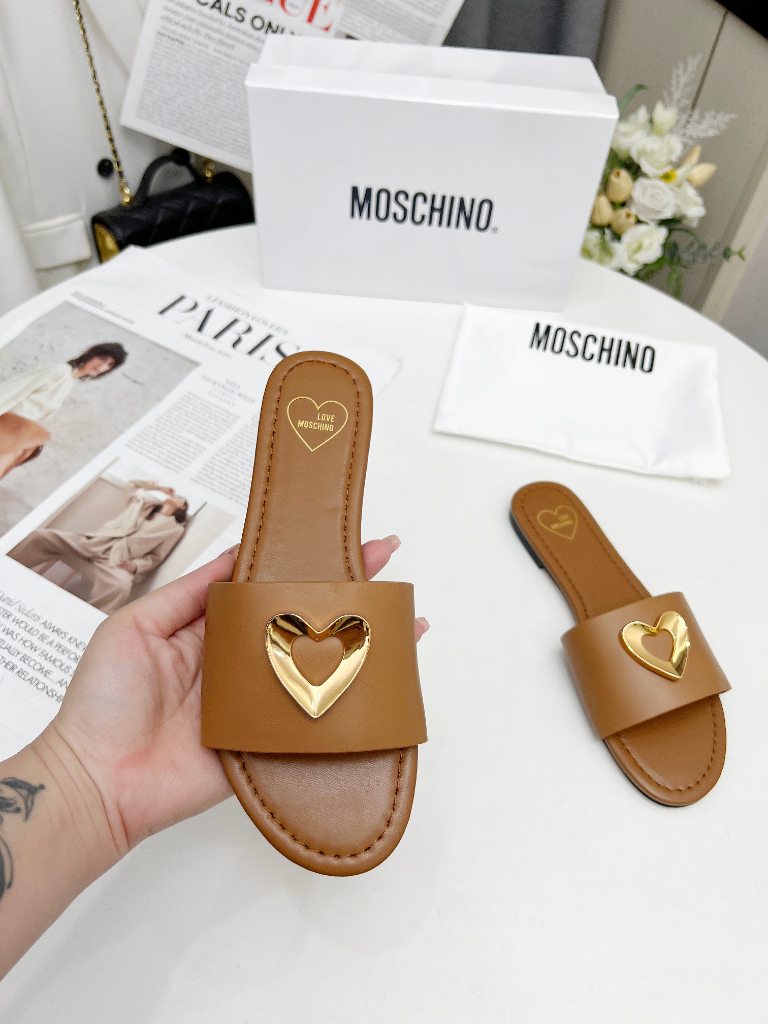 New Moschino Flat Slippers in Cow and Sheep Skin, Size 35-41, Original Packaging Offer at 357 - 图片 3