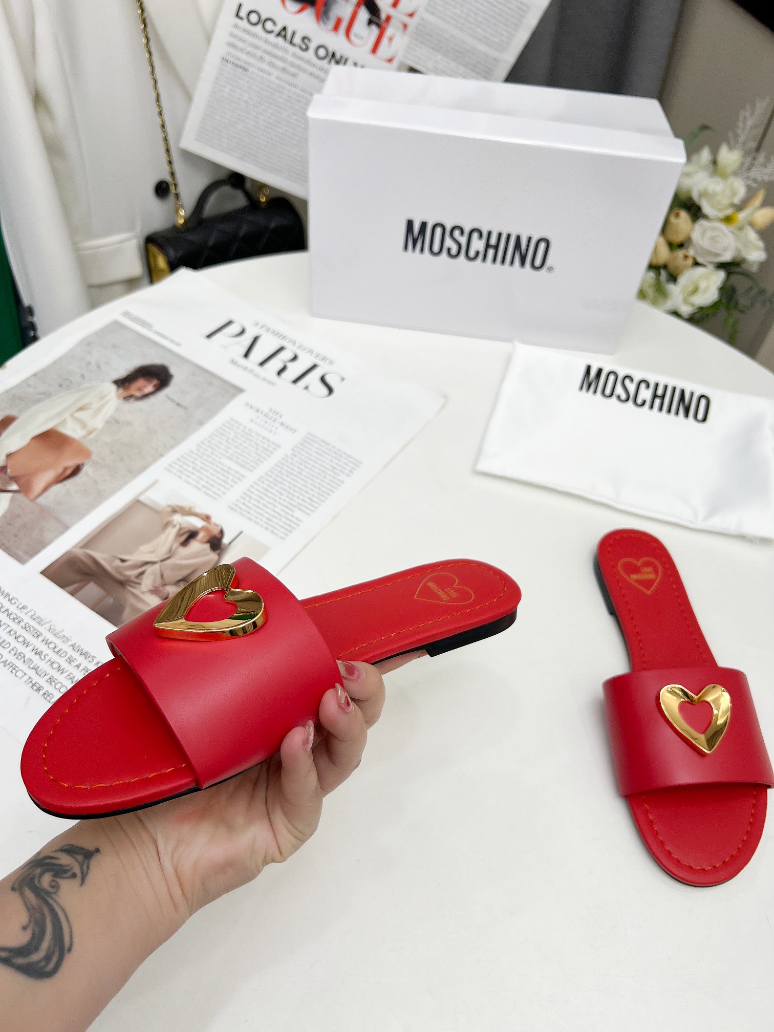 New Moschino Flat Slippers in Cow and Sheep Skin, Size 35-41, with Original Packaging. - 图片 8