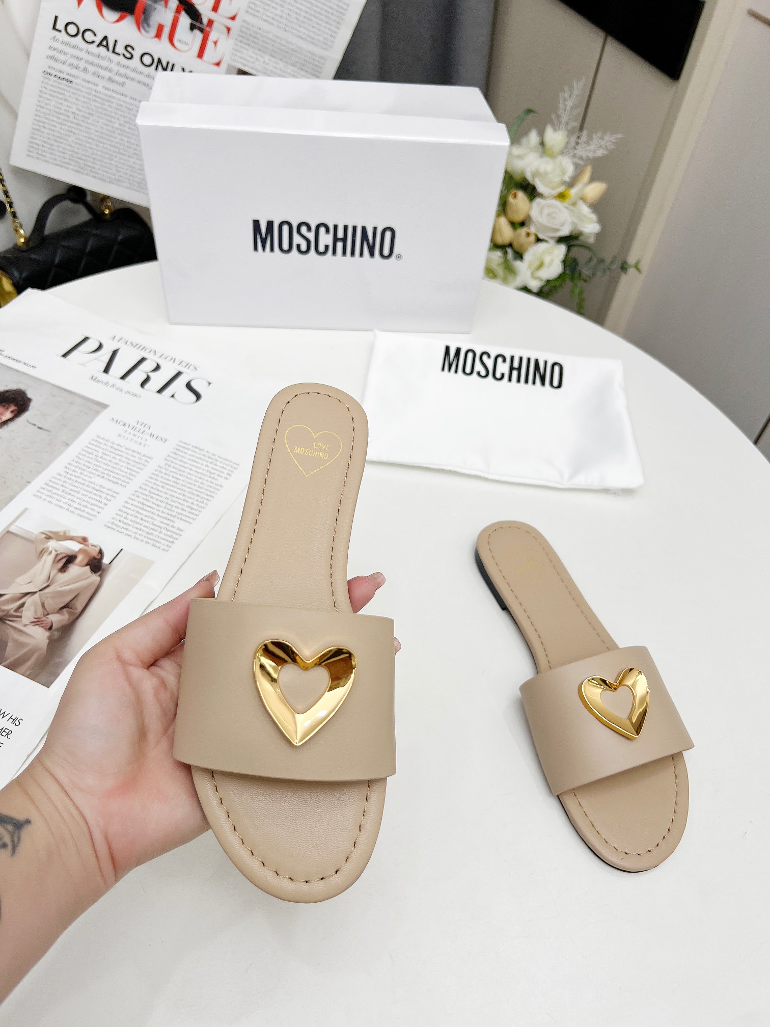 New Moschino Flat Slippers in Cow and Sheep Skin, Size 35-41, Offer at $357 - 图片 5