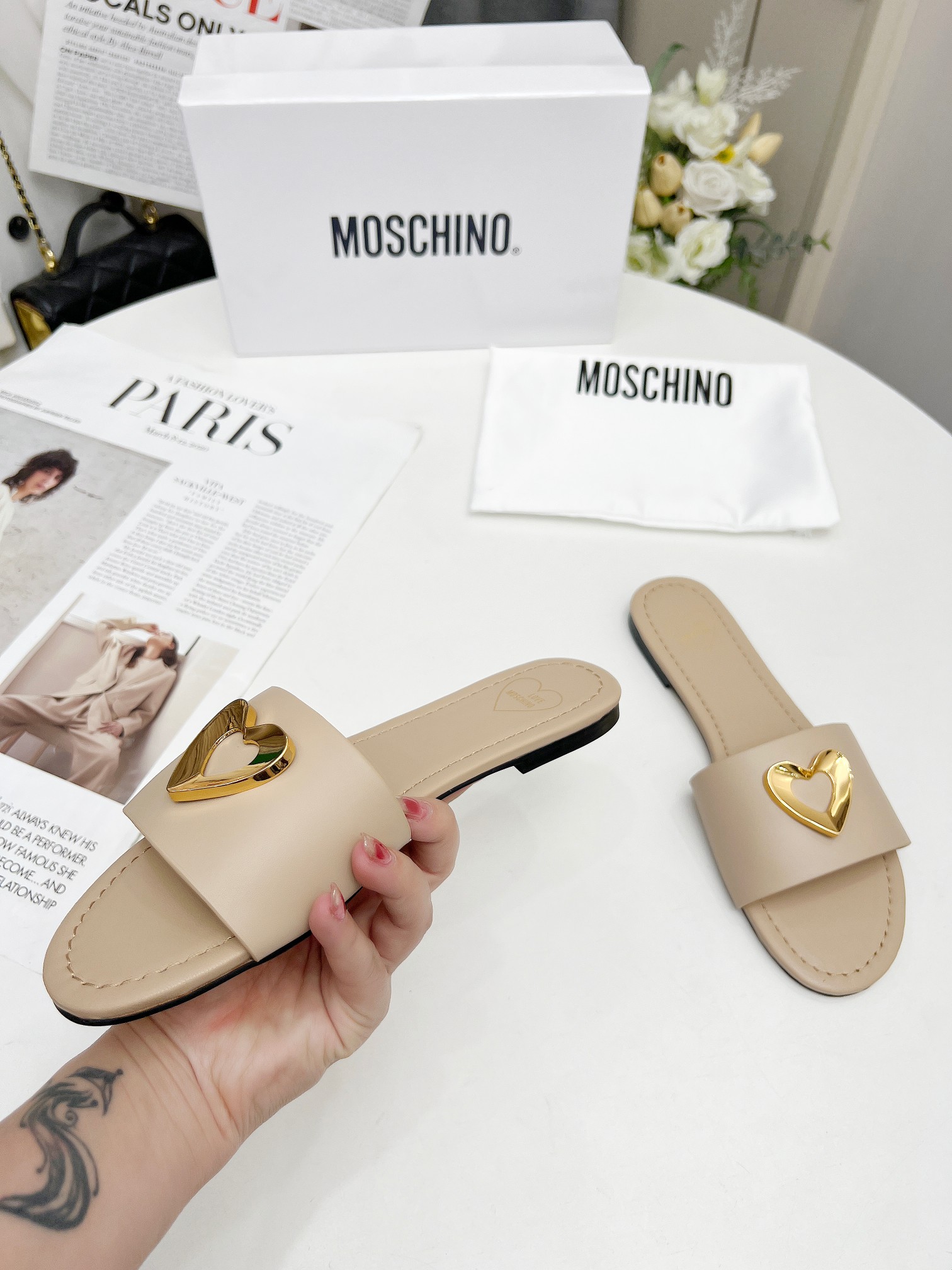 New Moschino Flat Slippers in Cow and Sheep Skin, Size 35-41, Offer at $357 - 图片 6
