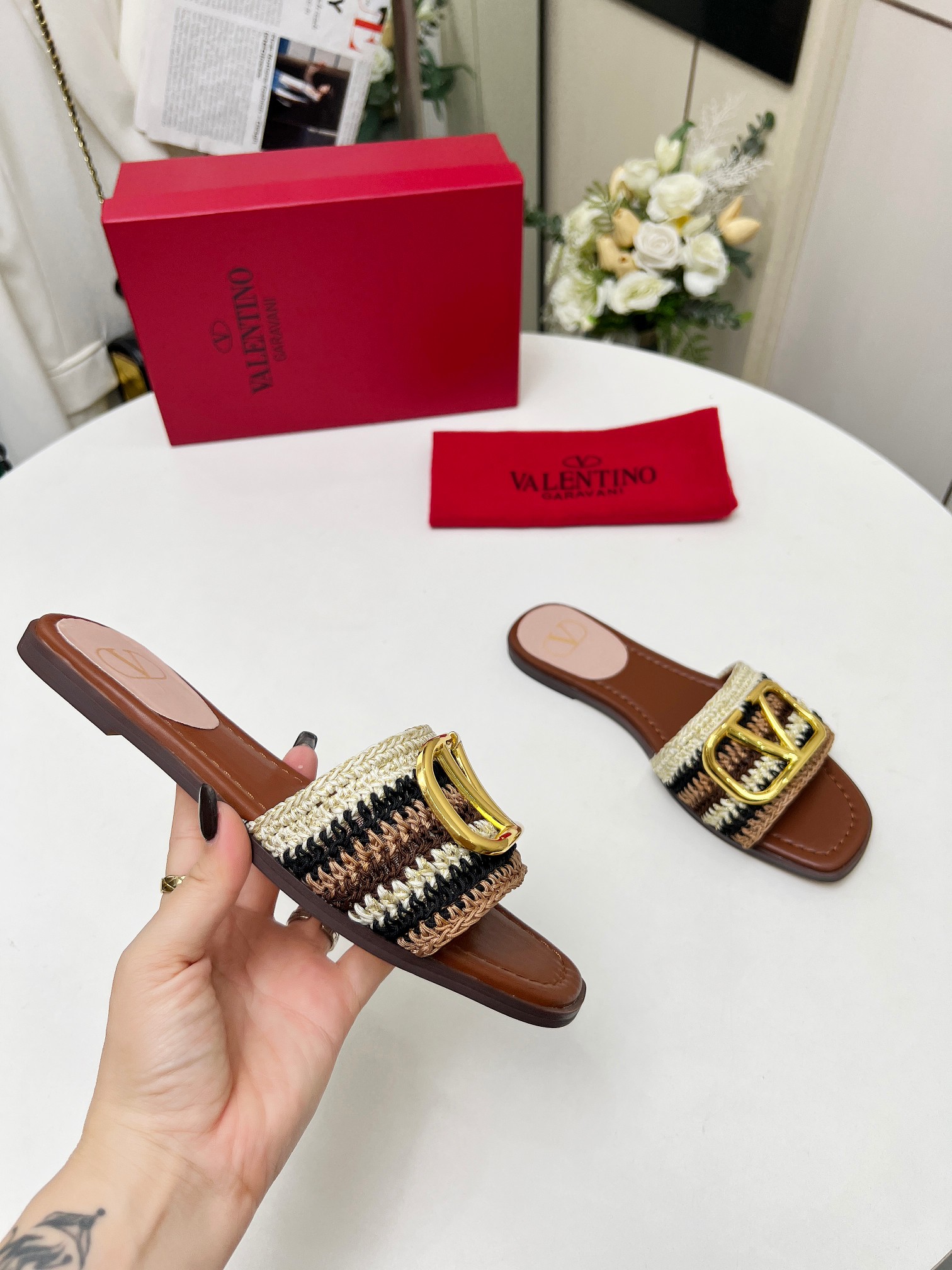 Valentino Hand-Woven Leather Sandals - Stylish and Comfortable Summer Slides 4 a1745242174711 2401
