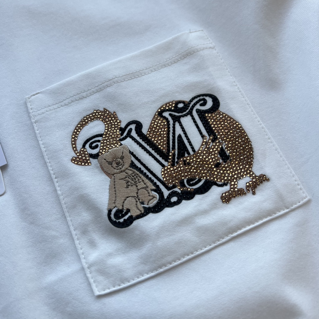 MaxMar24早春系列YB定制面料口袋泰迪熊刺绣烫钻字母设计️经典小圆领设计简洁好穿又大方面料质感细节