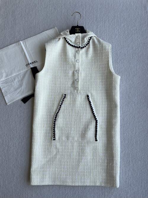 Chanel Sleeveless Hooded Mini Dress Beige Wool Blend Knit Tweed Women's 1 Chanel Sleeveless Hooded Mini Dress Beige Wool Blend Knit Tweed Women's
