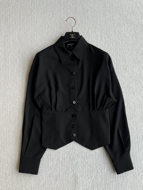 Chanel Black & White Blouse: Classic Style, Tailored Fit, & Four-Season Fabric 1 Chanel Black & White Blouse: Classic Style, Tailored Fit, & Four-Season Fabric
