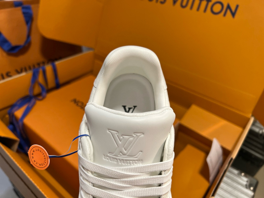 LV Style Men's Shoes style reference detail image 9 from source 780797