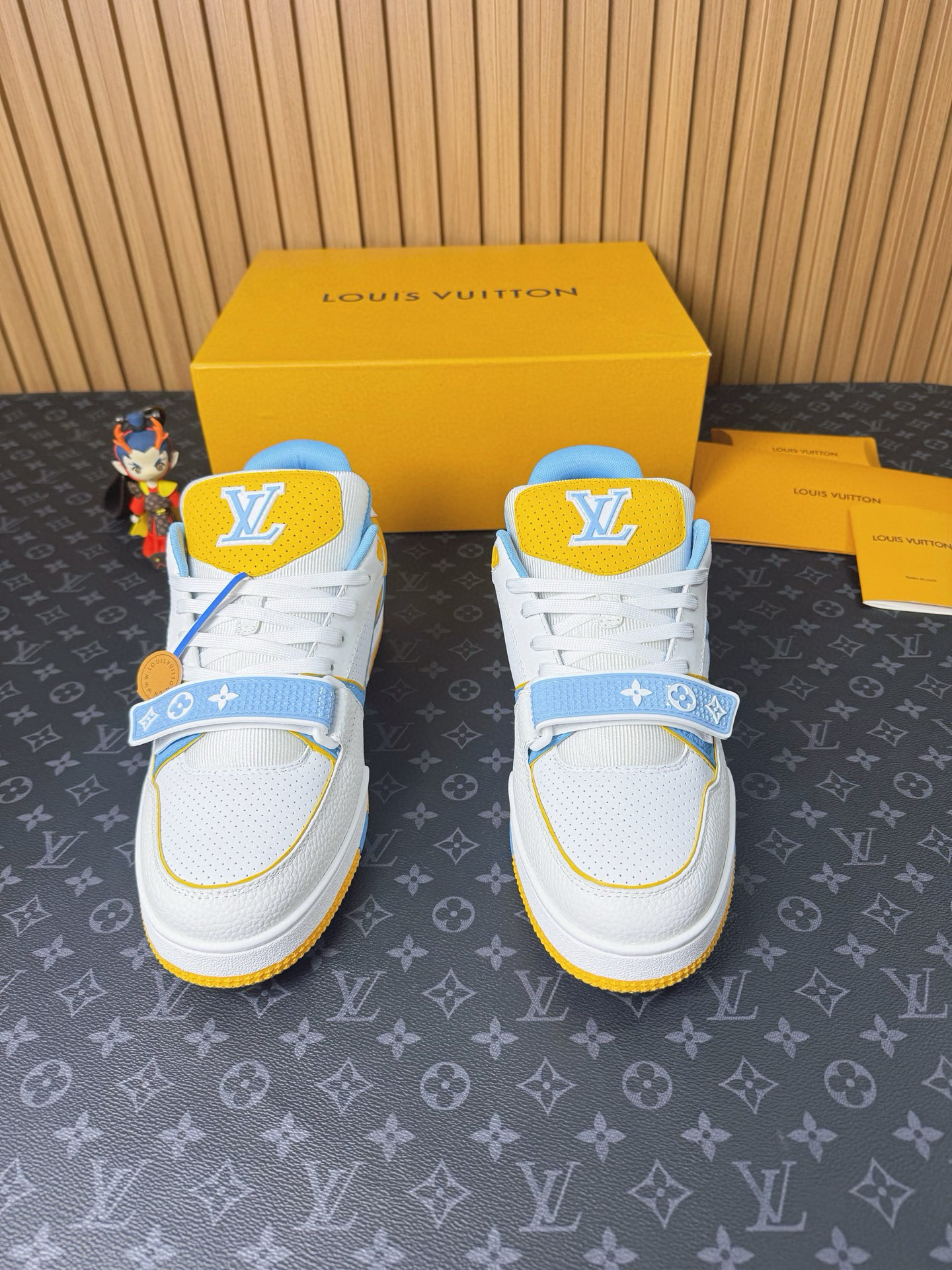 NO:615571,.Ready stock. Same styles for men and women. Ceiling level. Synchronized counters. Synchronized materials. Synchronized workmanship. Synchronized details. Supports comparison. Coding. Oil edges. Spare shoelaces. Add jacket. Yellow drawer box. Non-slip fragrance outsole is deodorant. Odorless. Supports returns and exchanges. Let you be sincere and worry-free. Transfer pictures to give you unexpected effects [hug], casual shoes/sports shoes, sneakers, jackets & coats19860909.现货. 男女同款.天花板级别.专柜同步.材料同步.做工同步.细节同步.支持对比.打码.油边.备用鞋带.加外套.黄色抽屉盒.防滑香精大底防臭.无气味.支持退换.让您高忱无忧.转图让你有意想不到的效果[拥抱],休闲鞋/运动鞋,sneakers,jackets & coats,Women's Shoes