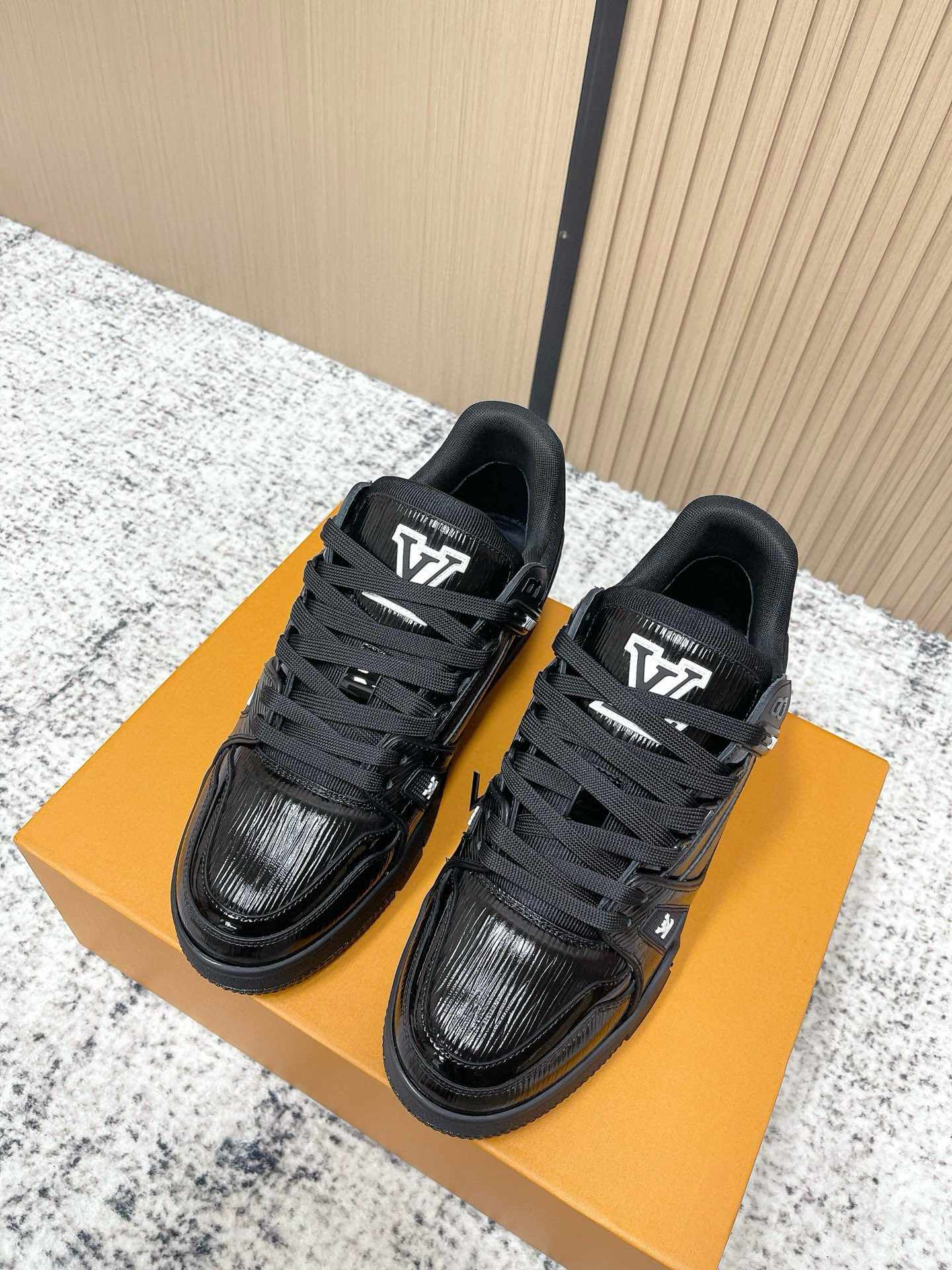 NO:729871,2025. In stock. Same style for men and women. Ceiling level. Synchronization of counters. Synchronization of materials. Synchronization of workmanship. Synchronization of details. Support comparison. Coding. Oil edges. Spare shoelaces. Add jacket. Yellow drawer box. Non-slip fragrance outsole deodorant. Odorless. Returns and exchanges supported. Let you be sincere and worry-free. Transfer pictures to give you unexpected effects [hug] 35-45.,,jackets & coats19860909二零二五.现货. 男女同款.天花板级别.专柜同步.材料同步.做工同步.细节同步.支持对比.打码.油边.备用鞋带.加外套.黄色抽屉盒.防滑香精大底防臭.无气味.支持退换.让您高忱无忧.转图让你有意想不到的效果[拥抱]35-45.,,jackets & coats,Men's shoes