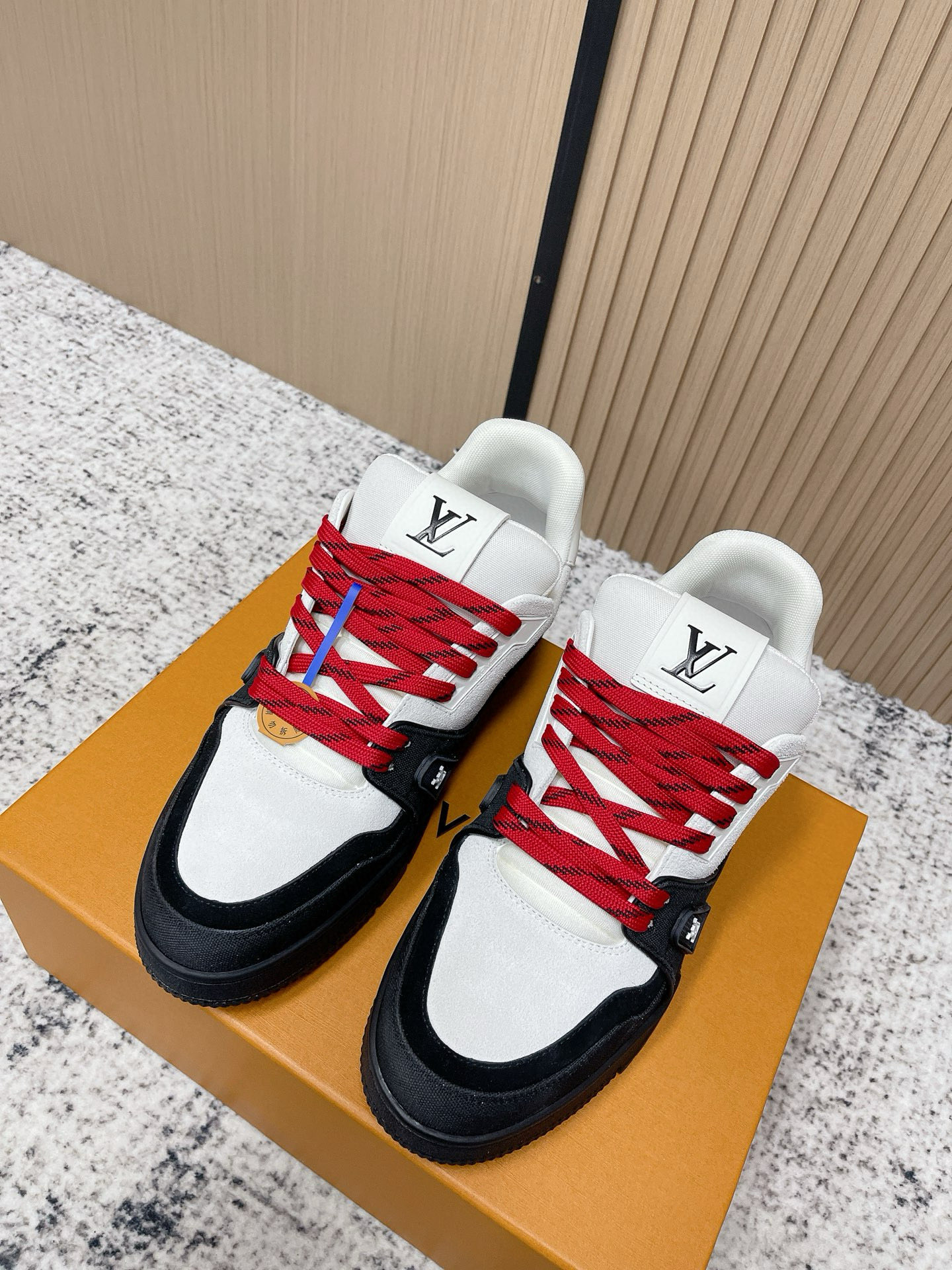 NO:729878,2025. In stock. Same style for men and women. Ceiling level. Synchronization of counters. Synchronization of materials. Synchronization of workmanship. Synchronization of details. Support comparison. Coding. Oil edges. Spare shoelaces. Add jacket. Yellow drawer box. Non-slip fragrance outsole deodorant. Odorless. Returns and exchanges supported. Let you be sincere and worry-free. Transfer pictures to give you unexpected effects [hug] 35-45.,,jackets & coats19860909二零二五.现货. 男女同款.天花板级别.专柜同步.材料同步.做工同步.细节同步.支持对比.打码.油边.备用鞋带.加外套.黄色抽屉盒.防滑香精大底防臭.无气味.支持退换.让您高忱无忧.转图让你有意想不到的效果[拥抱]35-45.,,jackets & coats,Men's shoes