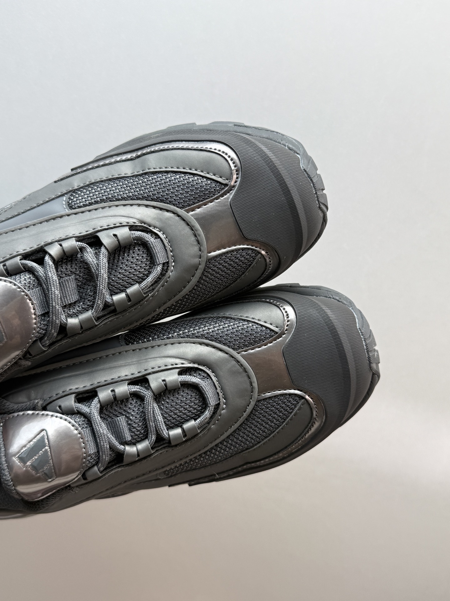 💰270 adidas Wonder Runner Turbo 深灰色

阿迪新款老爹鞋 小红书热款 
鞋型显腿瘦 上脚鞋底增高

JS3746