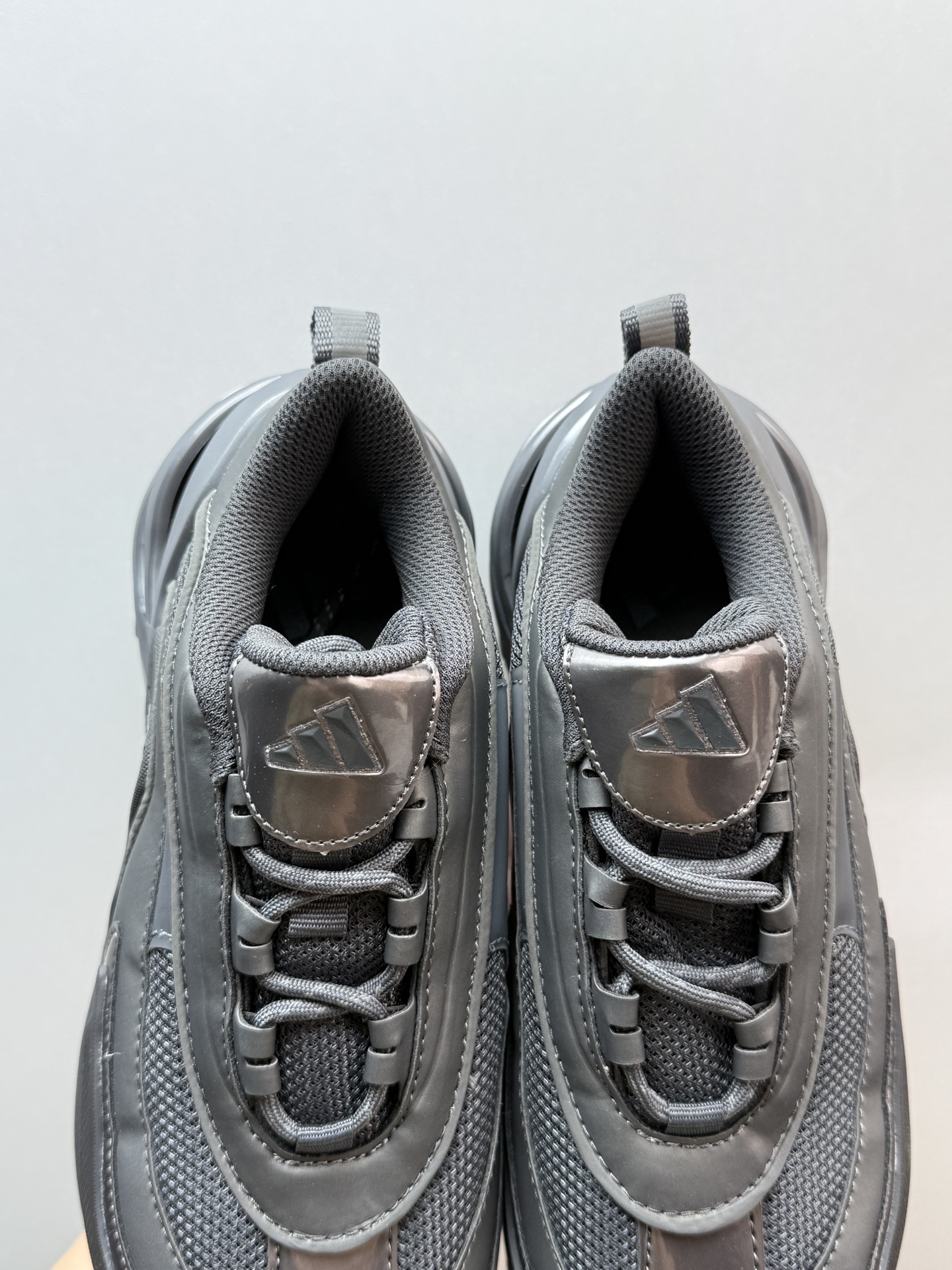 💰270 adidas Wonder Runner Turbo 深灰色

阿迪新款老爹鞋 小红书热款 
鞋型显腿瘦 上脚鞋底增高

JS3746
