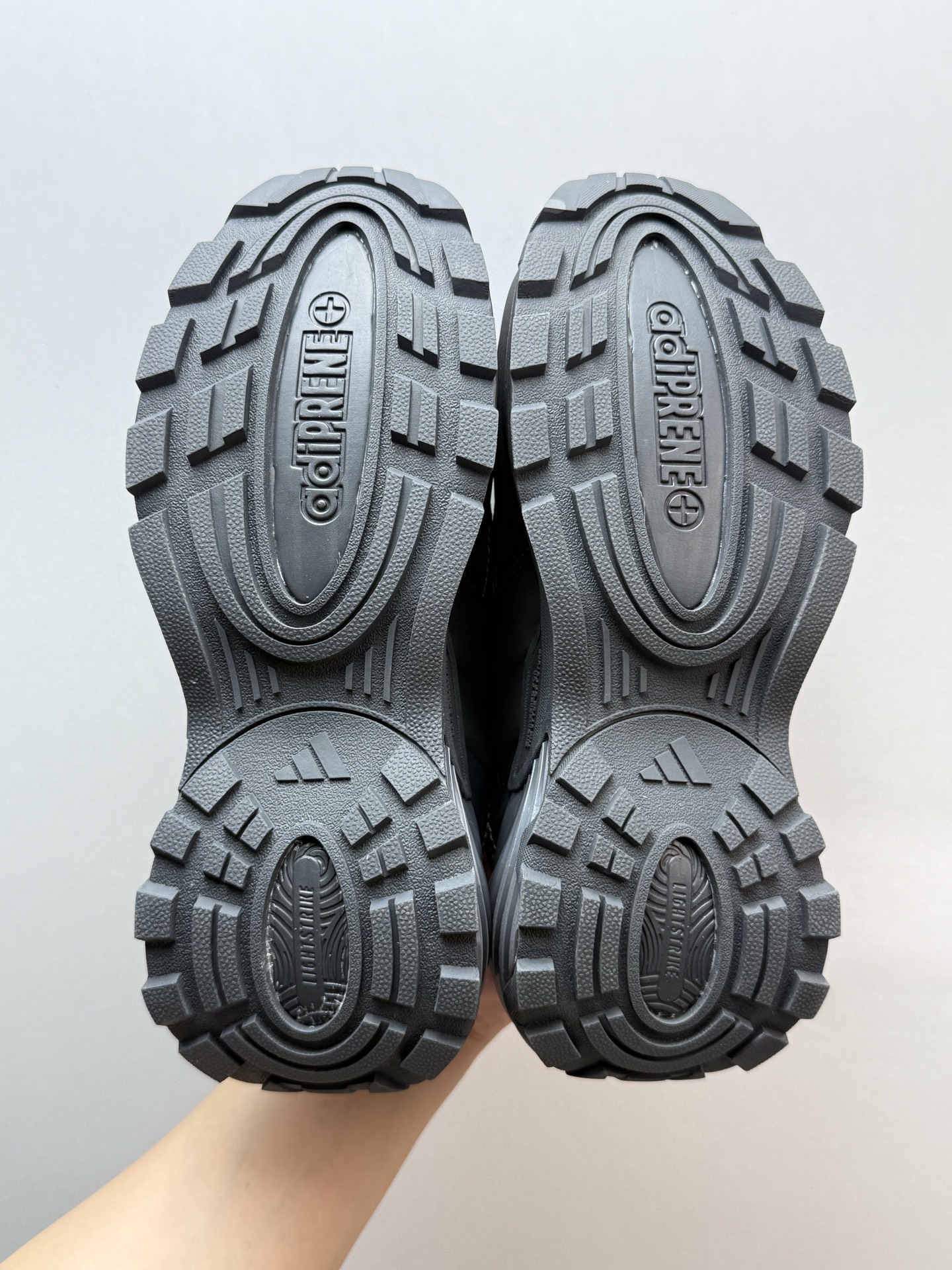 💰270 adidas Wonder Runner Turbo 深灰色

阿迪新款老爹鞋 小红书热款 
鞋型显腿瘦 上脚鞋底增高

JS3746