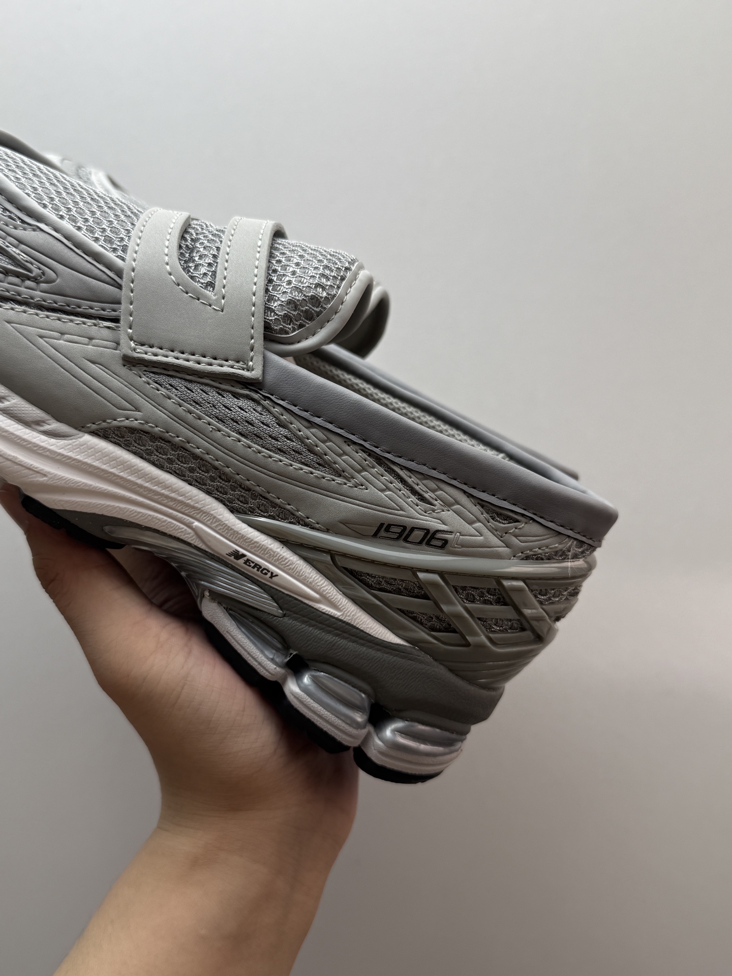 💰290 New Balance 1906L 灰色

东莞原厂鞋面流出 市场最强一批 可任意对比其他家 材料质感完全是两个货
首批出货都是全网验真 目前鞋标批次不稳 配一个鞋标随便验真

U1906LGR