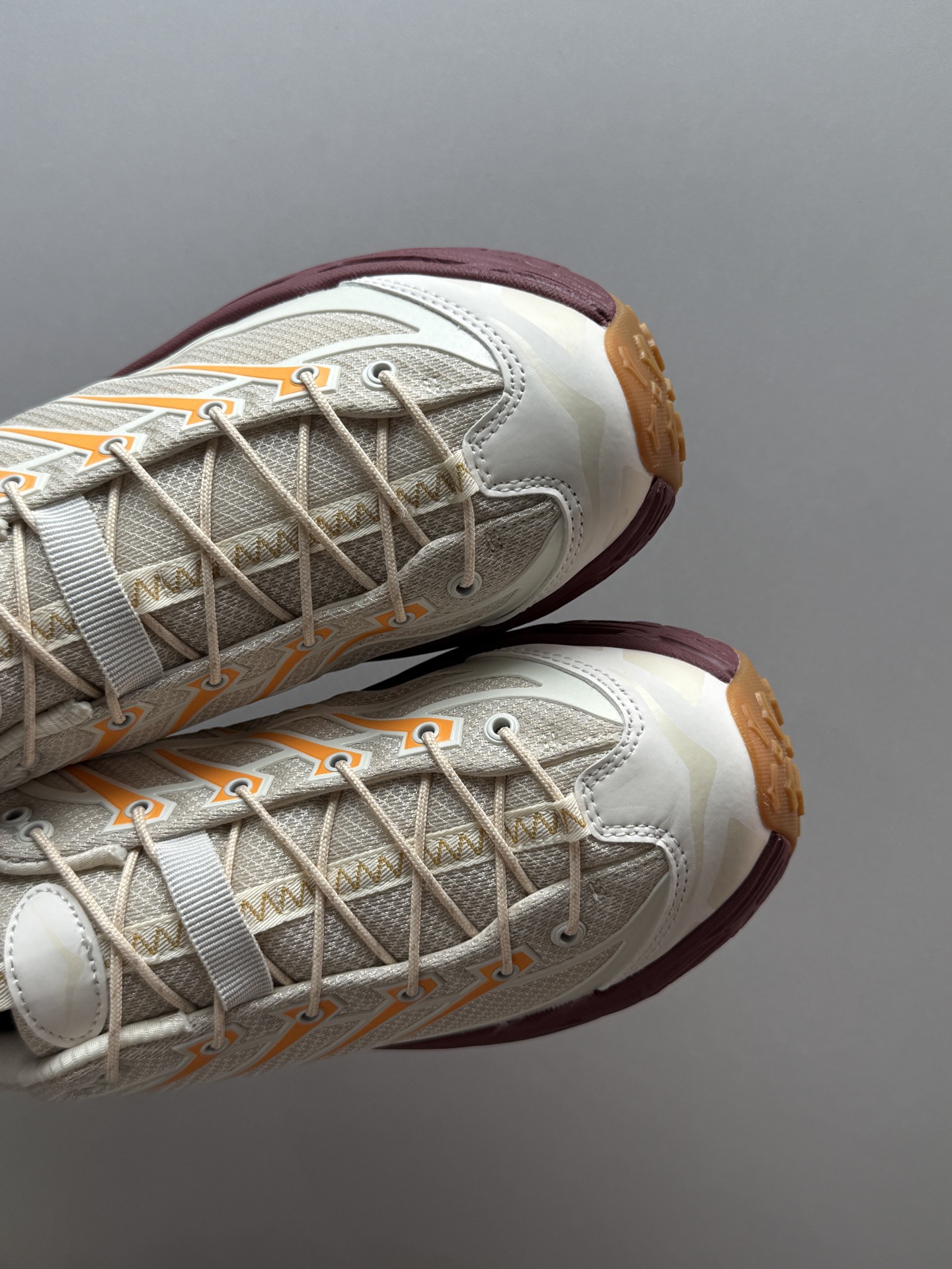 🔥🔥🔥 💰270 裸鞋圈最强HOKA ONE ONE Mafate Three 2 米红色
东莞支线订单 奢侈品工艺
东莞原装底面HOKA
鞋底碳板加持 抗扭矩强
正确细节 正确越南环保鞋垫
正确越南中底布

1141572-VVR