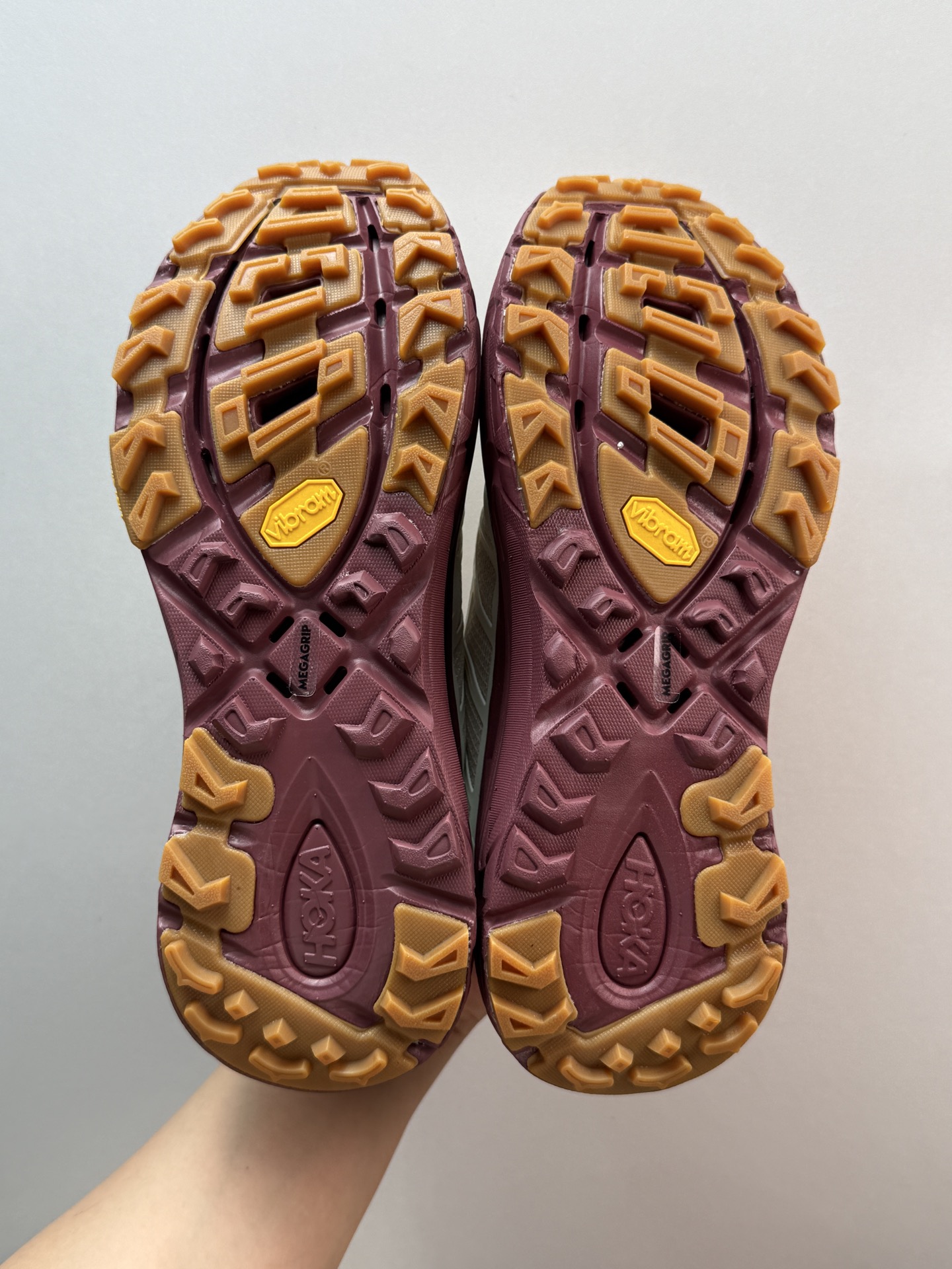🔥🔥🔥 💰270 裸鞋圈最强HOKA ONE ONE Mafate Three 2 米红色
东莞支线订单 奢侈品工艺
东莞原装底面HOKA
鞋底碳板加持 抗扭矩强
正确细节 正确越南环保鞋垫
正确越南中底布

1141572-VVR