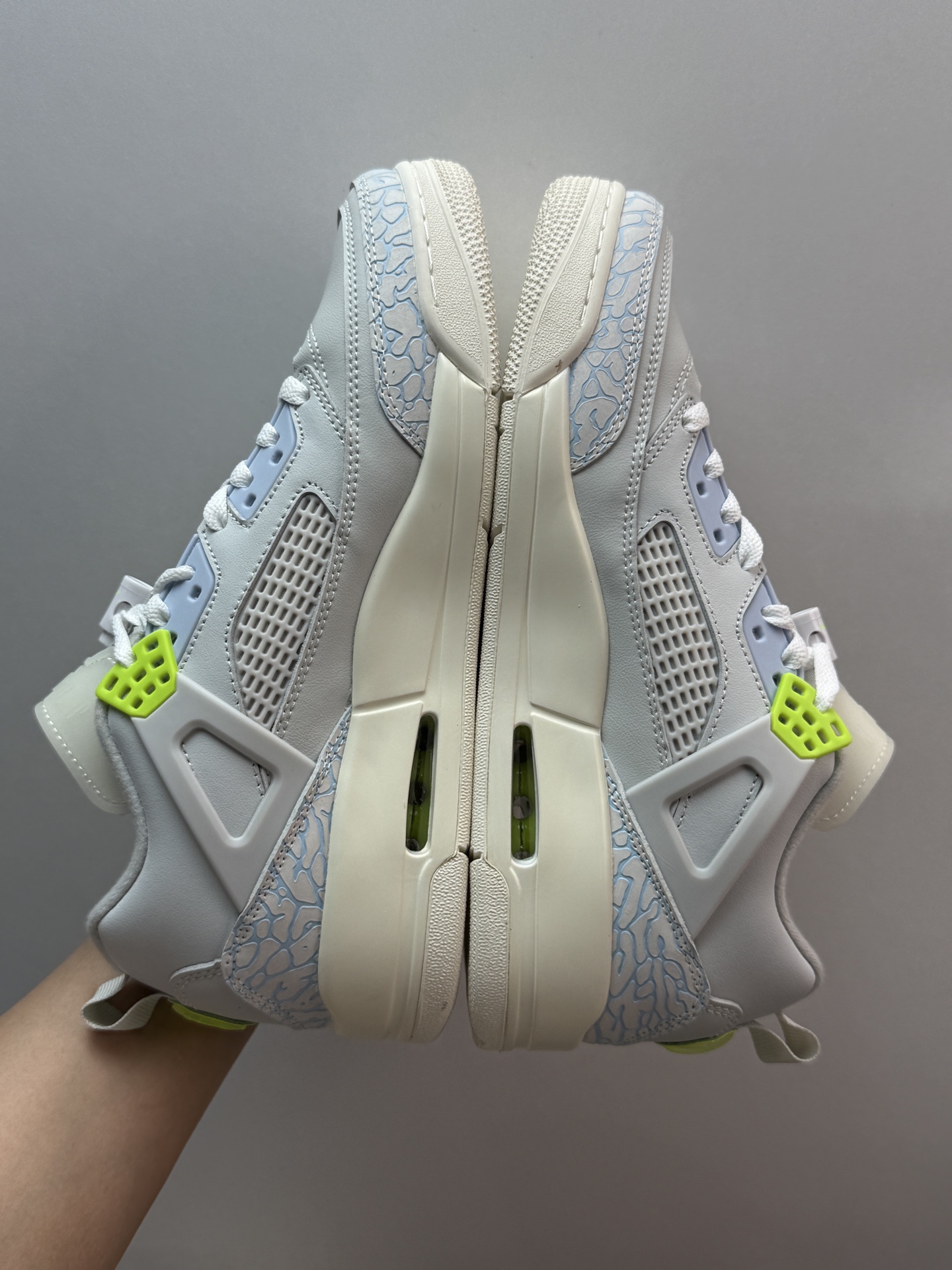 🔥🔥🔥 💰310 裸鞋圈最强Jordan Spizike Low 灰蓝

越南VW1原底原面拉回国内成型
正确VW1齿轮过胶 正确VW1中底布
做工 细节 质感 秒杀同款对手
全鞋 全部越南原厂材料 非市场流通货
本来这批都是往美国绿X卖的 发售价格不高
直接国内放出来 很难得有这种货 上脚即是原鞋

IB4465-025