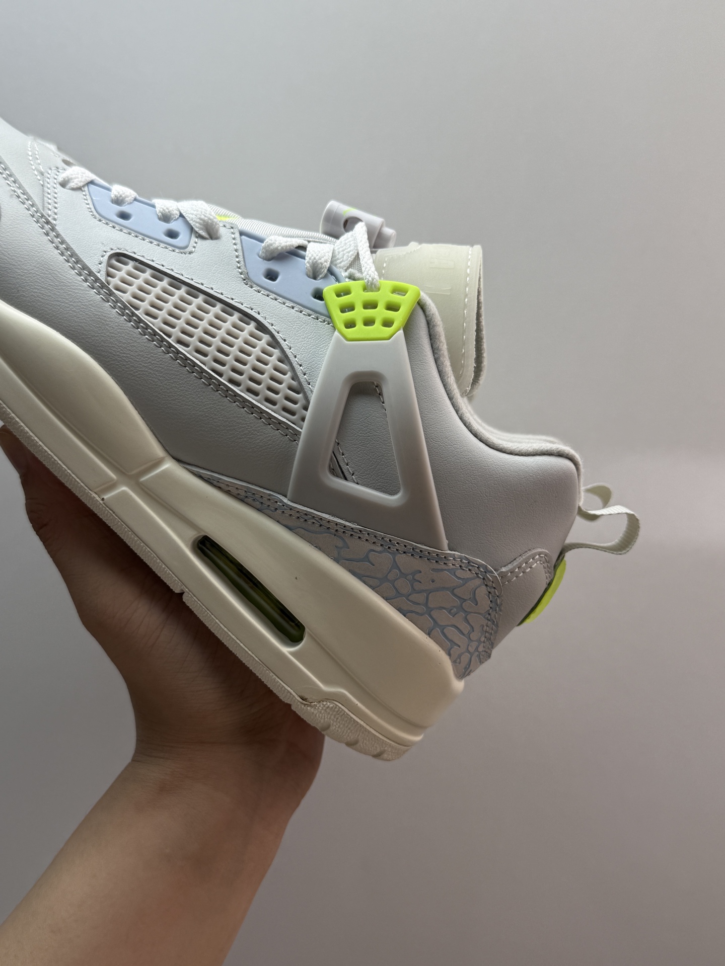 🔥🔥🔥 💰310 裸鞋圈最强Jordan Spizike Low 灰蓝

越南VW1原底原面拉回国内成型
正确VW1齿轮过胶 正确VW1中底布
做工 细节 质感 秒杀同款对手
全鞋 全部越南原厂材料 非市场流通货
本来这批都是往美国绿X卖的 发售价格不高
直接国内放出来 很难得有这种货 上脚即是原鞋

IB4465-025