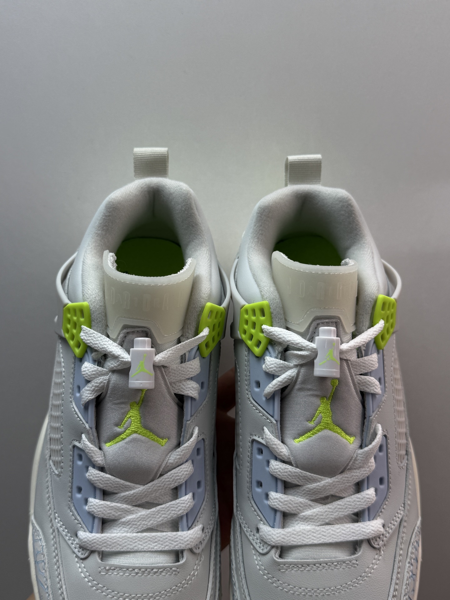 🔥🔥🔥 💰310 裸鞋圈最强Jordan Spizike Low 灰蓝

越南VW1原底原面拉回国内成型
正确VW1齿轮过胶 正确VW1中底布
做工 细节 质感 秒杀同款对手
全鞋 全部越南原厂材料 非市场流通货
本来这批都是往美国绿X卖的 发售价格不高
直接国内放出来 很难得有这种货 上脚即是原鞋

IB4465-025
