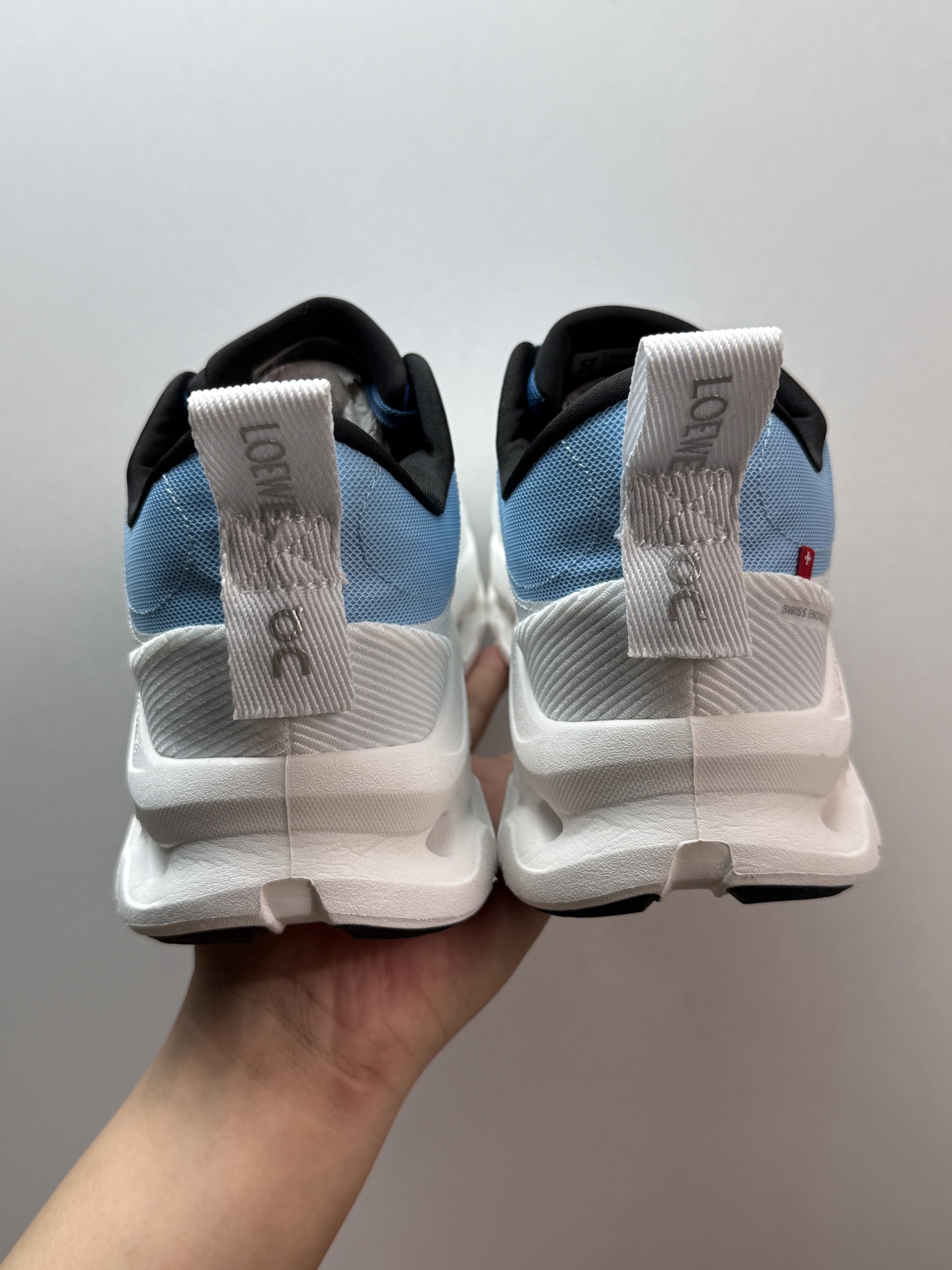 💰280 On昂跑 x LOEWE罗意威 Cloudtilt 2 蓝色

瑞士高端跑鞋品牌  小众热款
国外热度比较高 稀缺货源 上图即是正品
这批非常推荐 工艺很高 质量做工吊打以往所有昂跑鞋
用料扎实 上手厚实 做工细节 成功人士都喜欢穿的一款跑鞋

L929282X17-5102

M929282X17-5102
