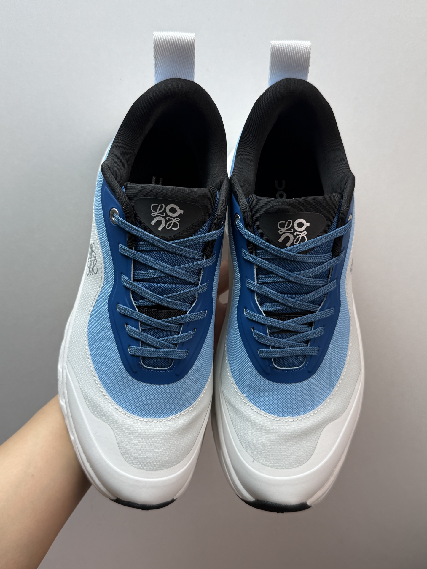 💰280 On昂跑 x LOEWE罗意威 Cloudtilt 2 蓝色

瑞士高端跑鞋品牌  小众热款
国外热度比较高 稀缺货源 上图即是正品
这批非常推荐 工艺很高 质量做工吊打以往所有昂跑鞋
用料扎实 上手厚实 做工细节 成功人士都喜欢穿的一款跑鞋

L929282X17-5102

M929282X17-5102