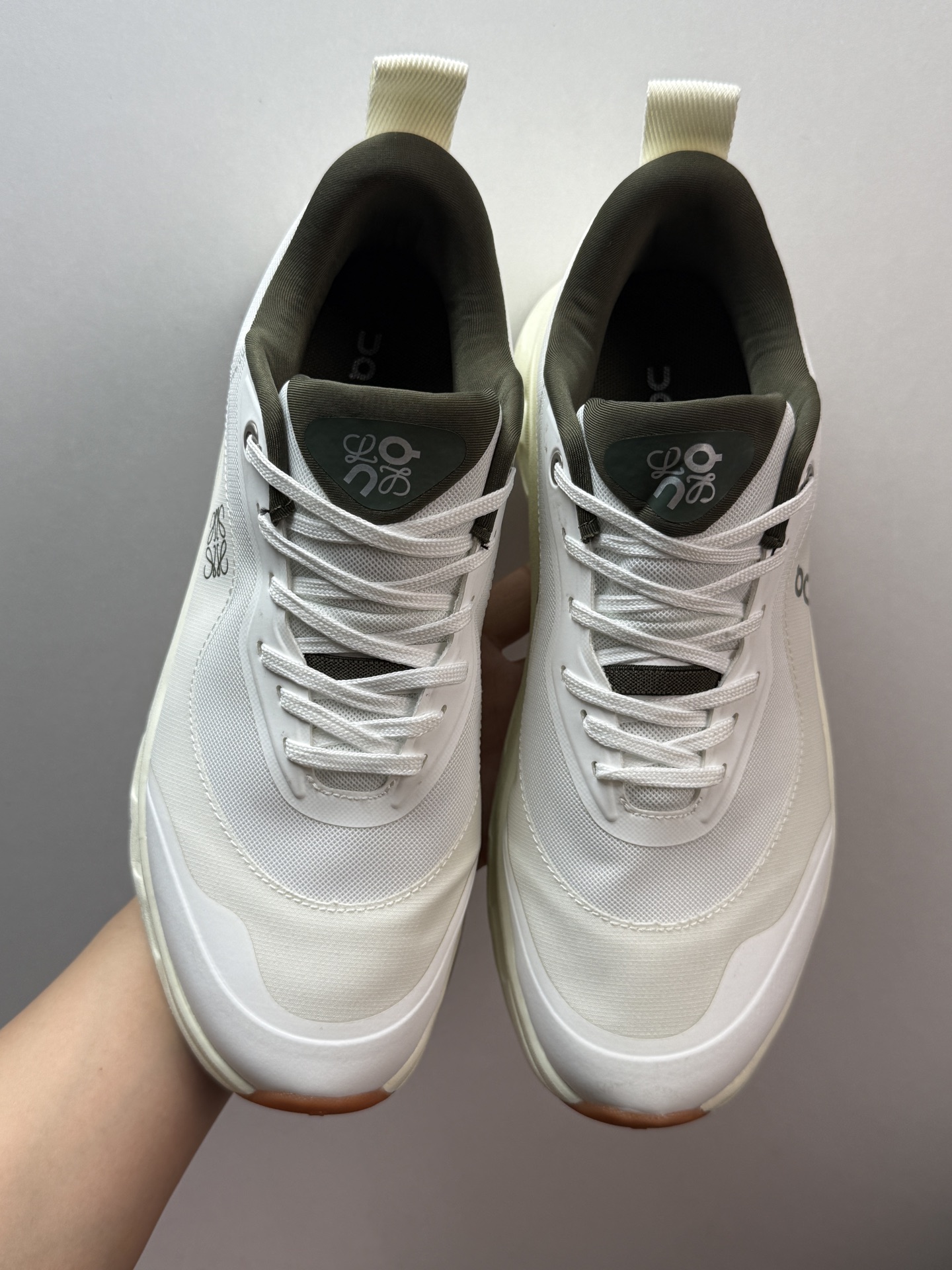 💰280 On昂跑 x LOEWE罗意威 Cloudtilt 2 白绿色

瑞士高端跑鞋品牌  小众热款
国外热度比较高 稀缺货源 上图即是正品
这批非常推荐 工艺很高 质量做工吊打以往所有昂跑鞋
用料扎实 上手厚实 做工细节 成功人士都喜欢穿的一款跑鞋

L929282X29-2008

M929282X30-2008