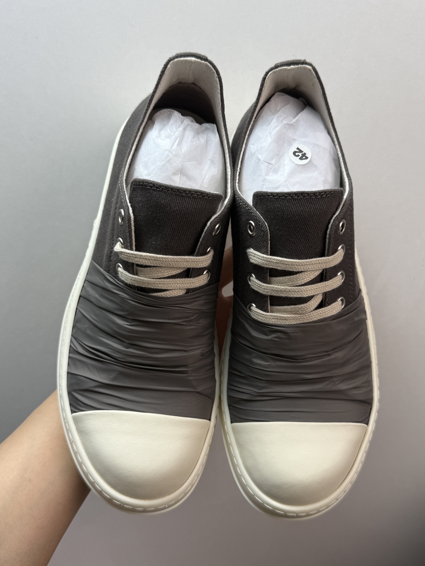 💰630 Rick Owens DRKSHDW Hustler 深灰色

T1零售东莞订单 市场流通最强Ro板鞋
正确全粒面小牛皮 原厂空胶工艺
鞋面皮料吊打市场大部分产品
上手高级感满满
定制东莞原盒 呈现棕白色 区别市场深棕色伪盒
细节 做工 材质 配件 配套盒 都是封顶的东西

DU01E3814DON-83411