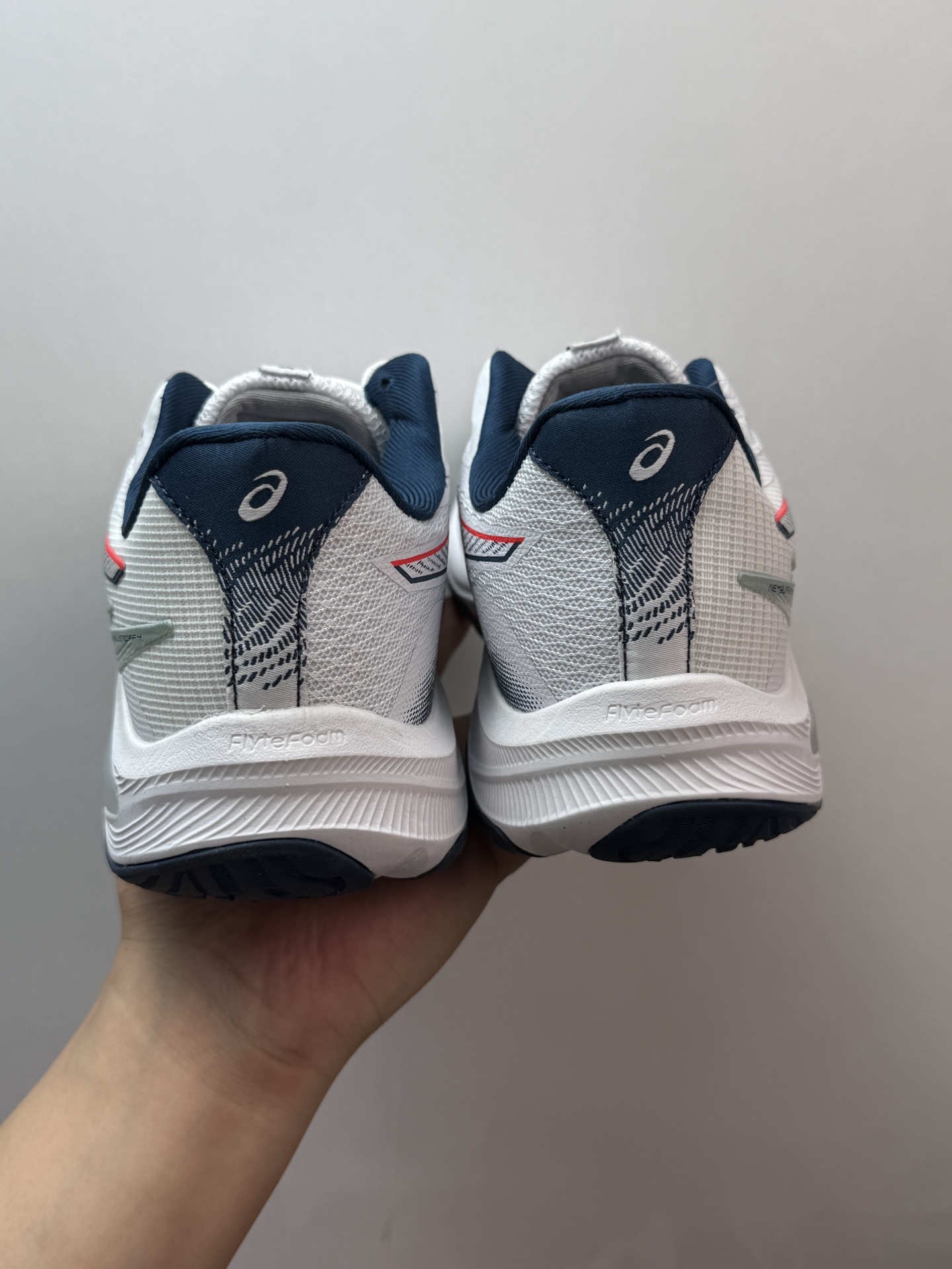 💰250 亚瑟士Asics Netburner Ballistic FF 舒适时尚简约百搭 低帮 训练鞋 男款 灰白色

越南原厂鞋面合成 最近很火
正确越南原厂网布 上脚透气舒适
正确越南环保吸汗鞋垫
中底正确越南原厂布加持钢印

1051A088-101