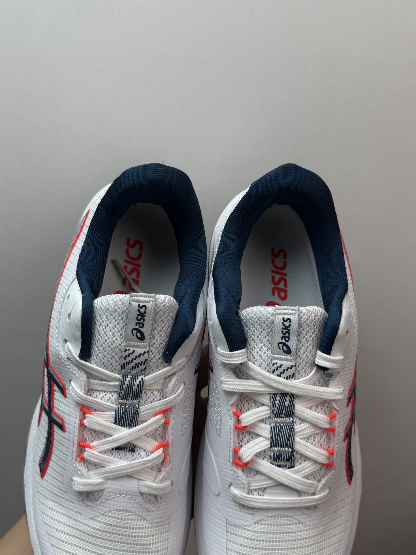 💰250 亚瑟士Asics Netburner Ballistic FF 舒适时尚简约百搭 低帮 训练鞋 男款 灰白色

越南原厂鞋面合成 最近很火
正确越南原厂网布 上脚透气舒适
正确越南环保吸汗鞋垫
中底正确越南原厂布加持钢印

1051A088-101