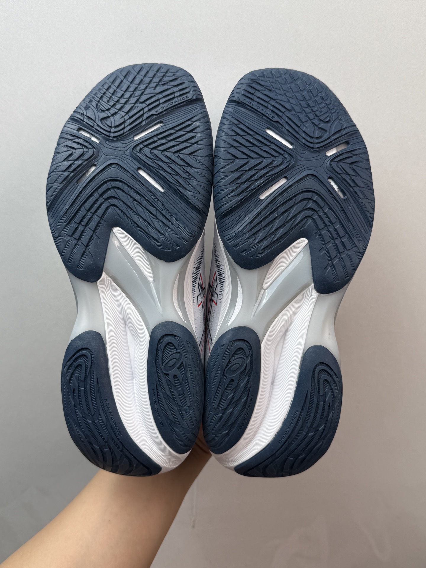 💰250 亚瑟士Asics Netburner Ballistic FF 舒适时尚简约百搭 低帮 训练鞋 男款 灰白色

越南原厂鞋面合成 最近很火
正确越南原厂网布 上脚透气舒适
正确越南环保吸汗鞋垫
中底正确越南原厂布加持钢印

1051A088-101