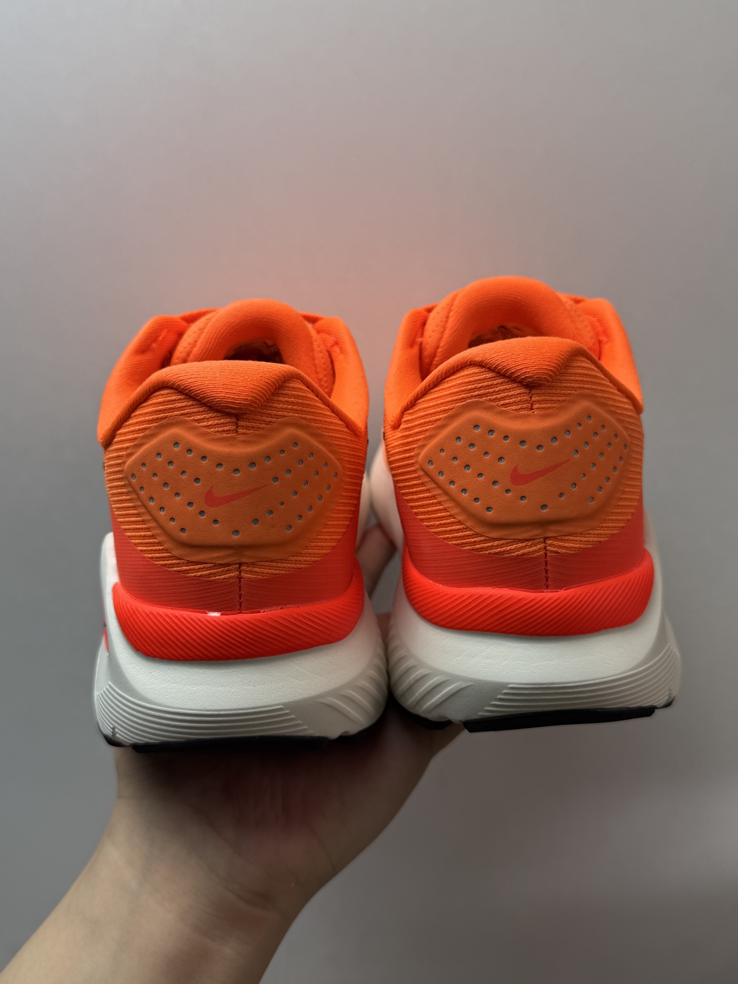 💰230 订单 Nike Zoom Structure 26 Light Armory 橙黑

T1过验订单 内供国内实体店 奥莱直播 平台冲正
市场未流通产品 所有款式材料均为原装 相当于原底原面 
新款配色出货首批基本目前验真 

所有做工细节均为原厂 可自行对比毒原鞋 细节无差

做工细节均秒杀市场同款产品 细节看图自行对比
不管是参考图片 还是收到货 都是和市场完全不一样的东西 相当于“纯正品”

这批订单卖了半年多 东西无需质疑 大量群友反应客户自行过验的记录数都数不过来

HJ1102-800
