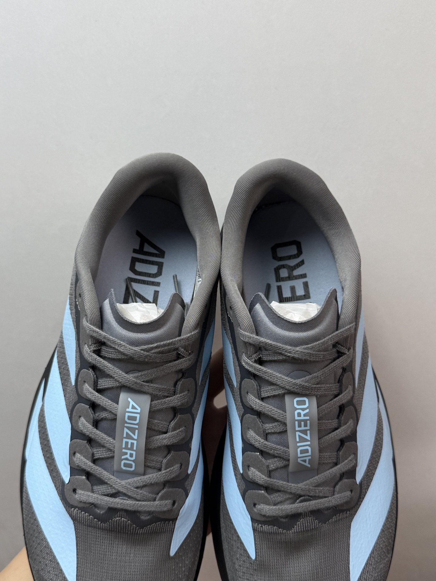 💰250 市场最强adidas Adizero Evo SL 时尚舒适跑步鞋 男款 灰色

阿迪新款跑鞋 网纱设计 透气舒适
脚感 柔软高回弹 休闲必备

KK3531