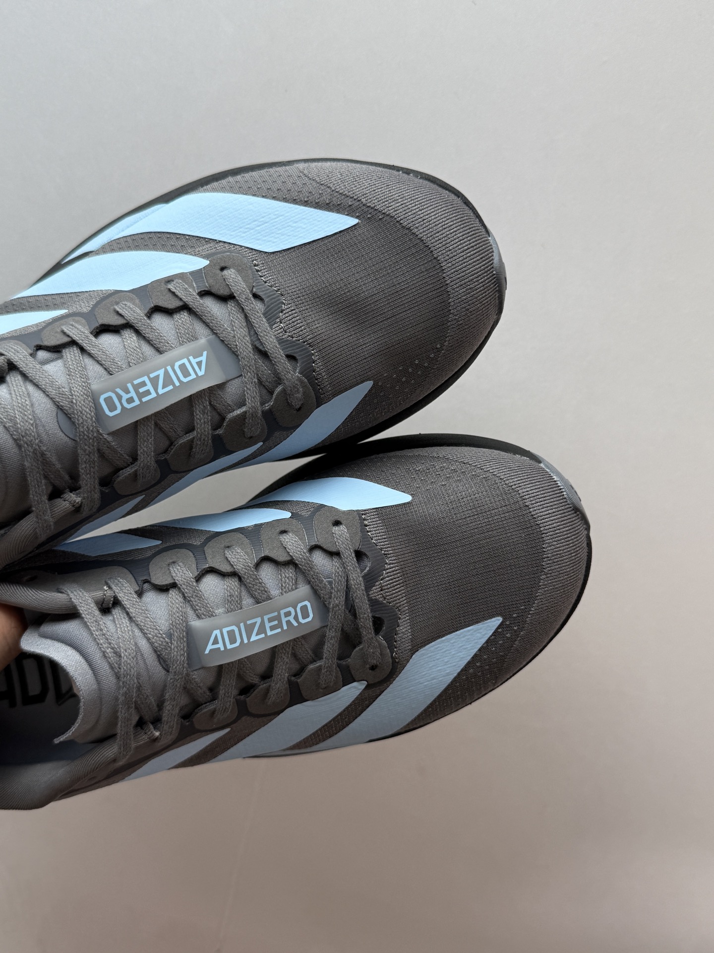 💰250 市场最强adidas Adizero Evo SL 时尚舒适跑步鞋 男款 灰色

阿迪新款跑鞋 网纱设计 透气舒适
脚感 柔软高回弹 休闲必备

KK3531