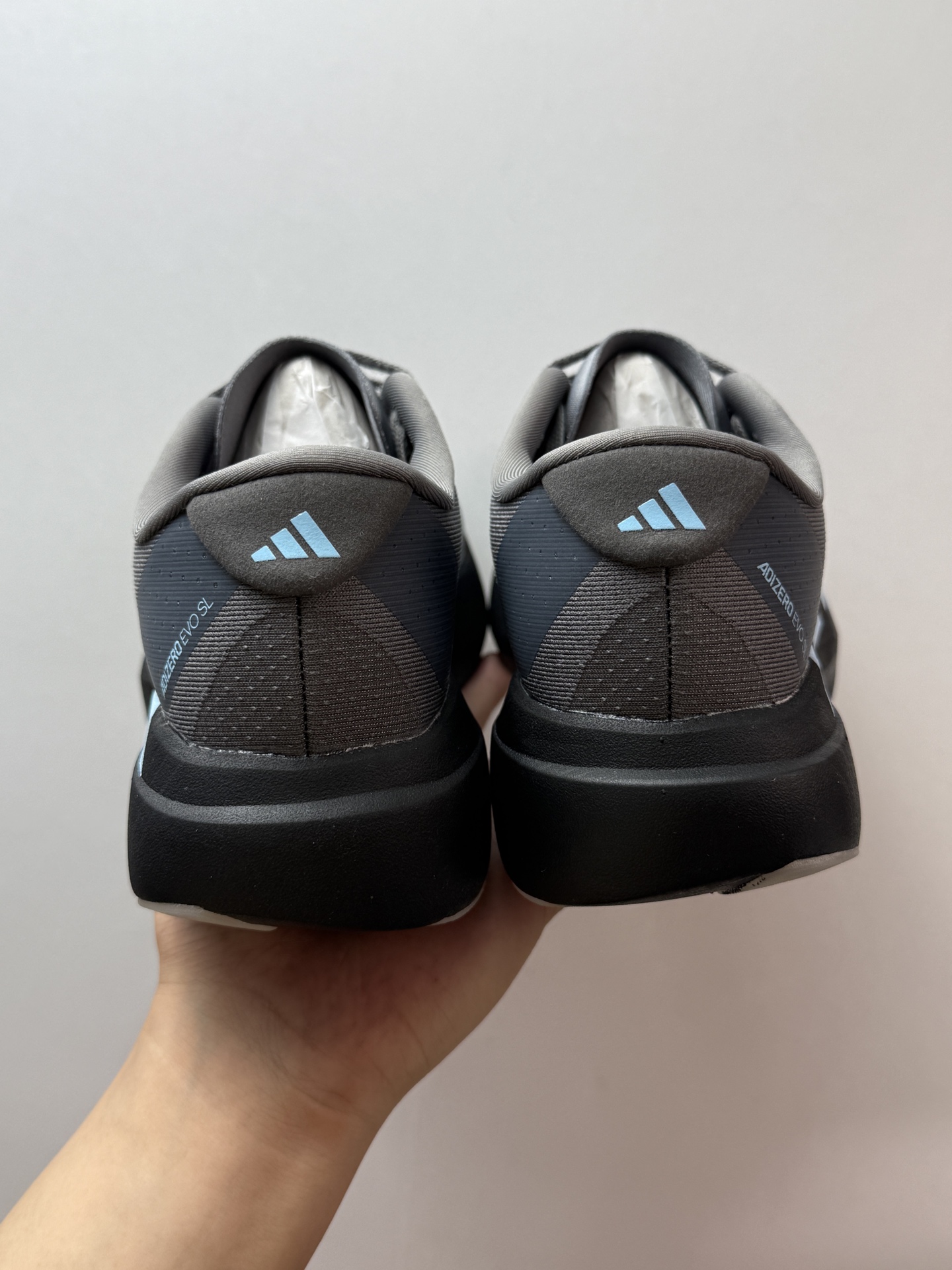 💰250 市场最强adidas Adizero Evo SL 时尚舒适跑步鞋 男款 灰色

阿迪新款跑鞋 网纱设计 透气舒适
脚感 柔软高回弹 休闲必备

KK3531