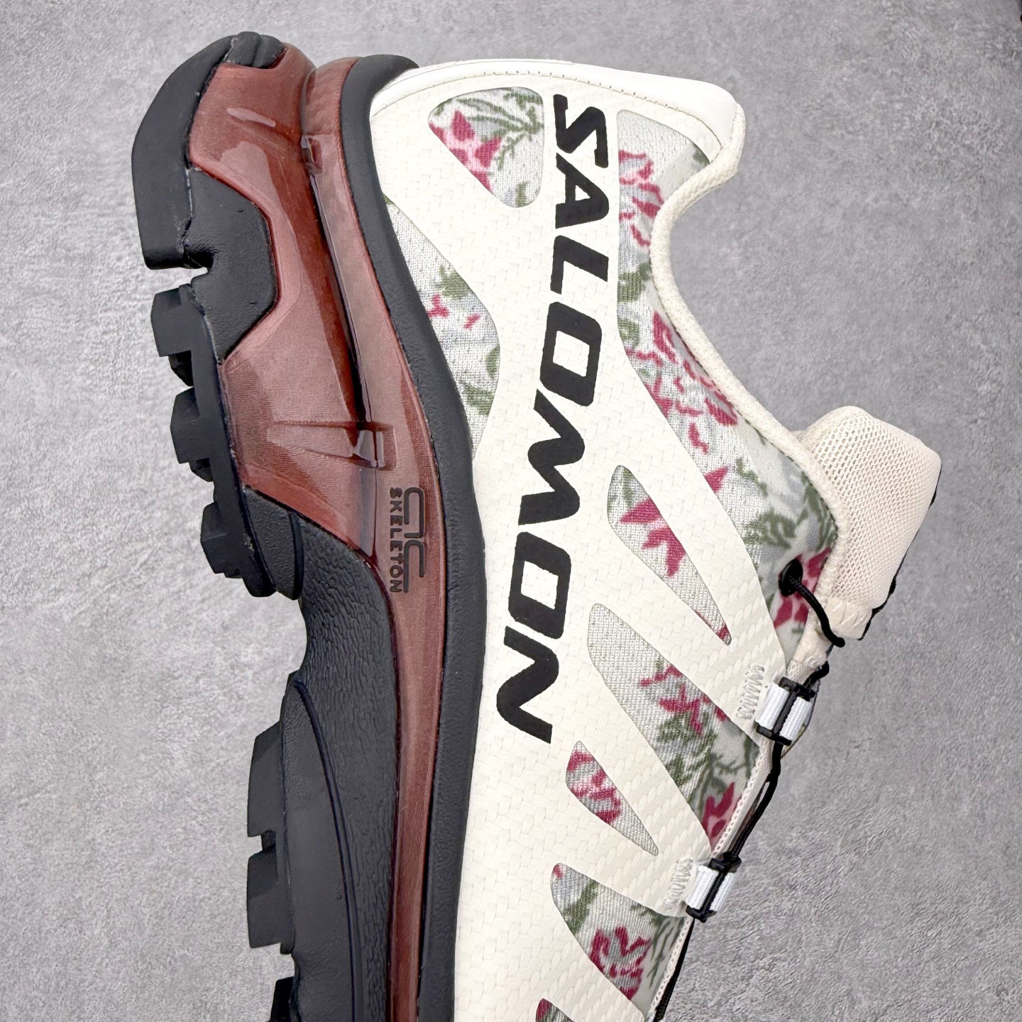 ＃Salomon XT-4 OG Needlepoint Vanilla Ice 阿尔卑斯花卉刺绣复古跑