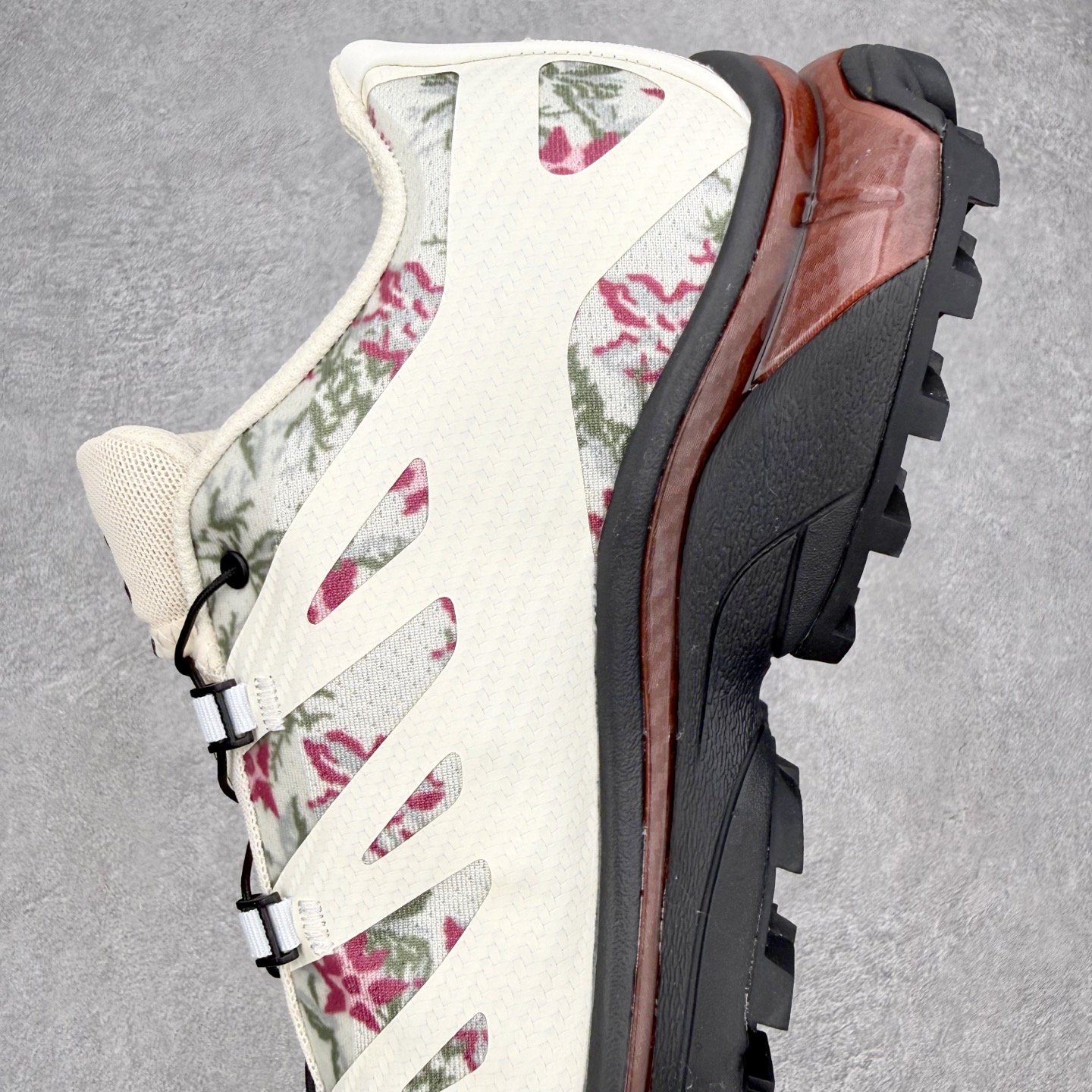＃Salomon XT-4 OG Needlepoint Vanilla Ice 阿尔卑斯花卉刺绣复古跑