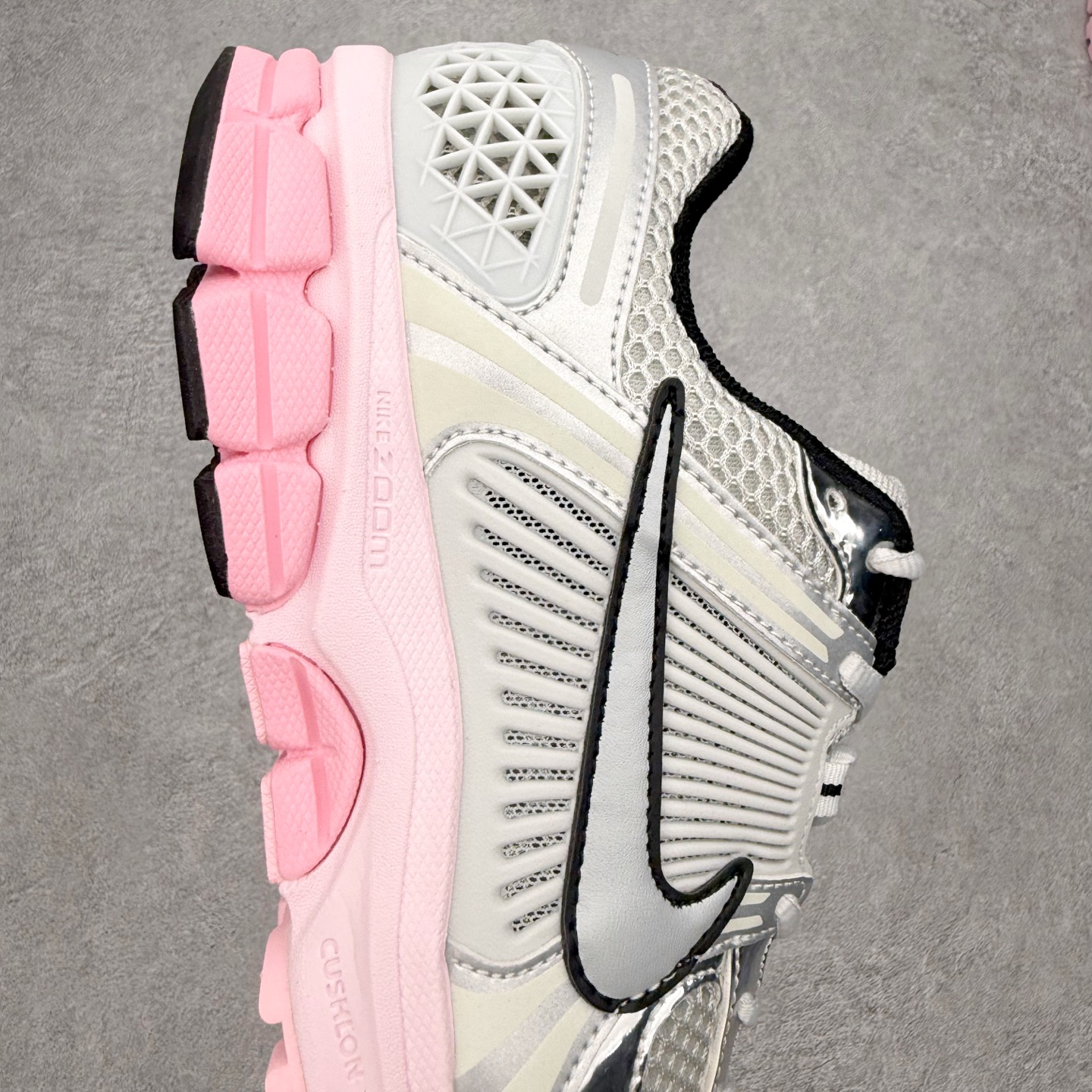 ＃OX纯原 NK Air Zoom Vomero 5 经典复古潮流运动跑鞋 HF0737-111 原装纸