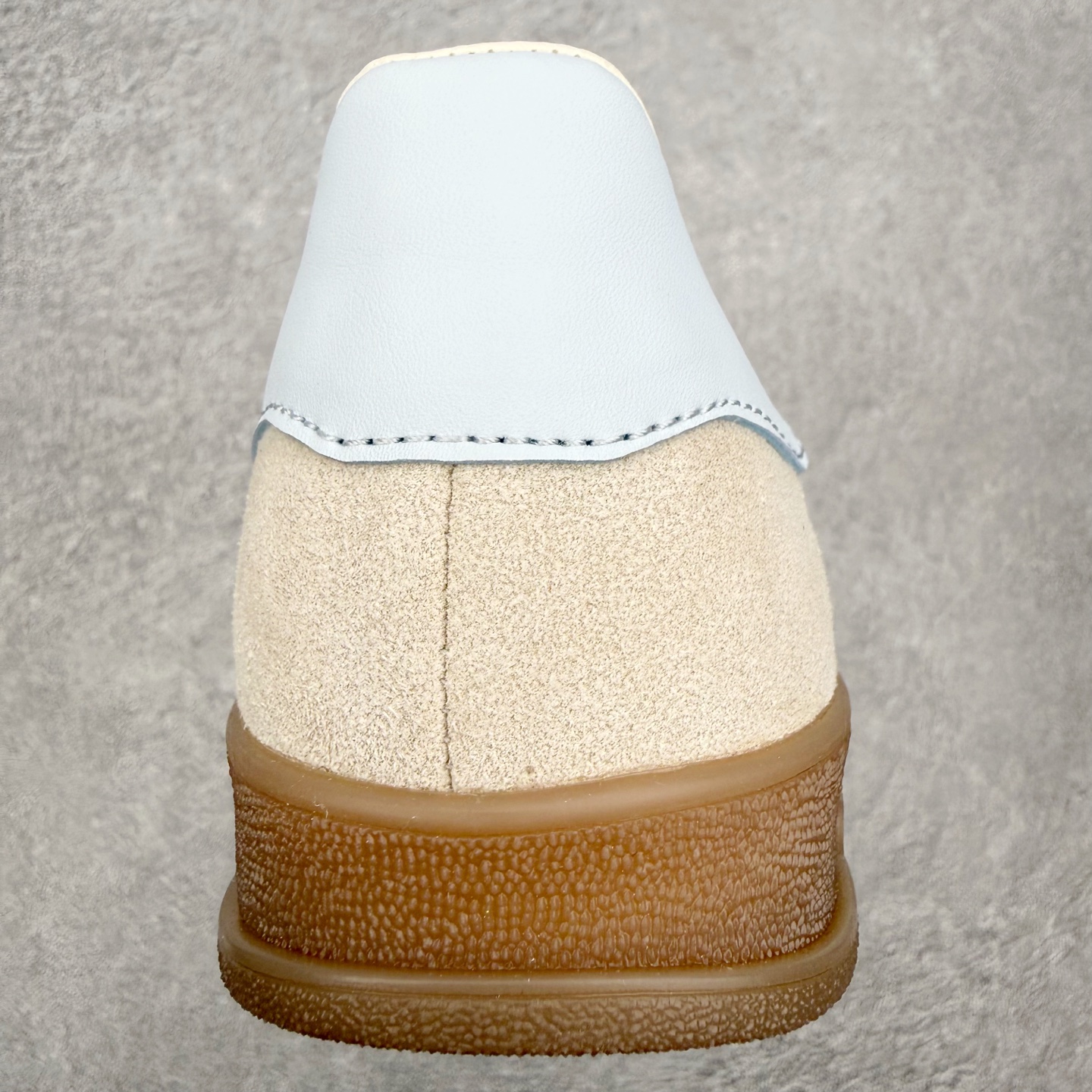 AD Gazelle Indoor Trainers 羚羊内训系列低帮复古百搭休闲运动德训风板鞋 JR2
