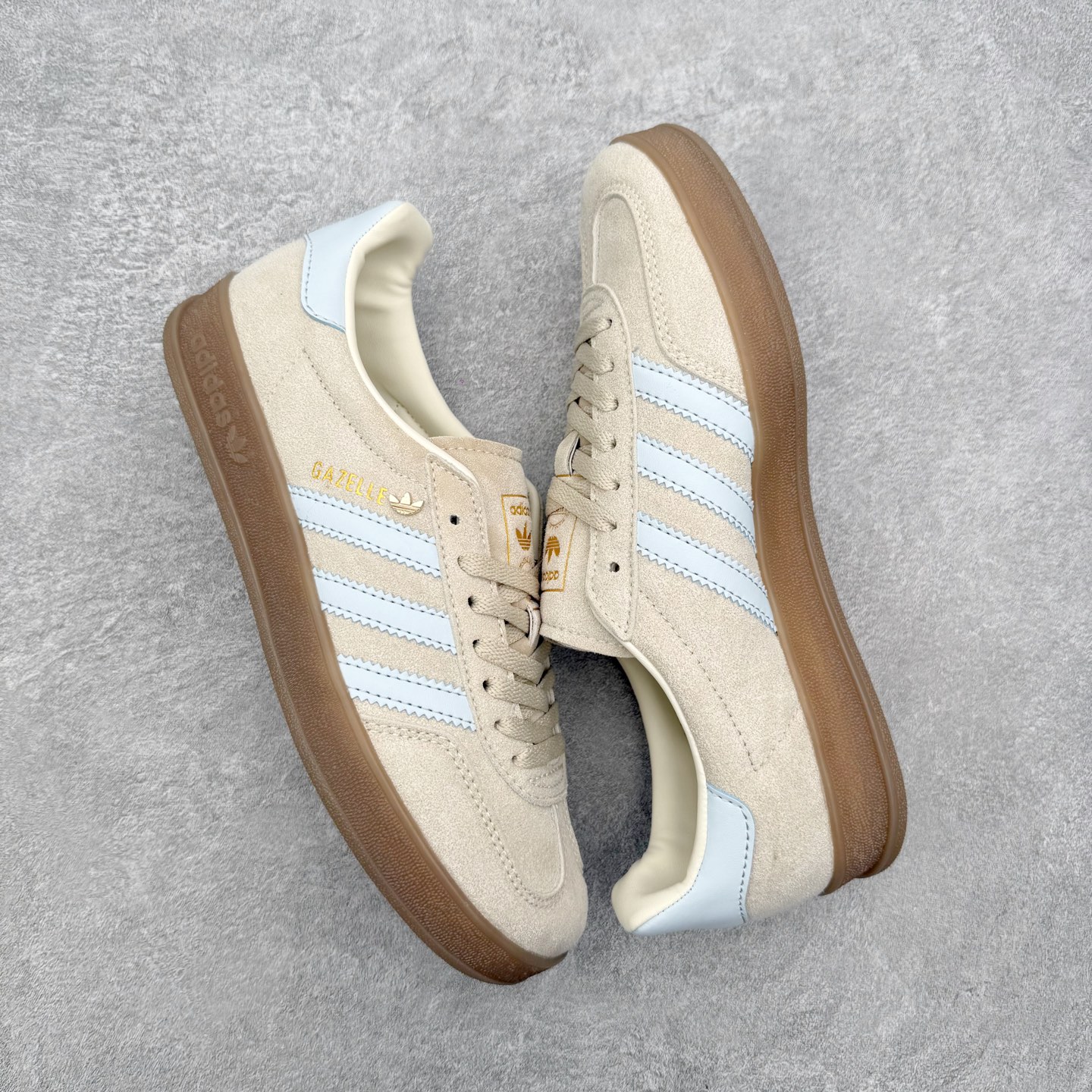 AD Gazelle Indoor Trainers 羚羊内训系列低帮复古百搭休闲运动德训风板鞋 JR2