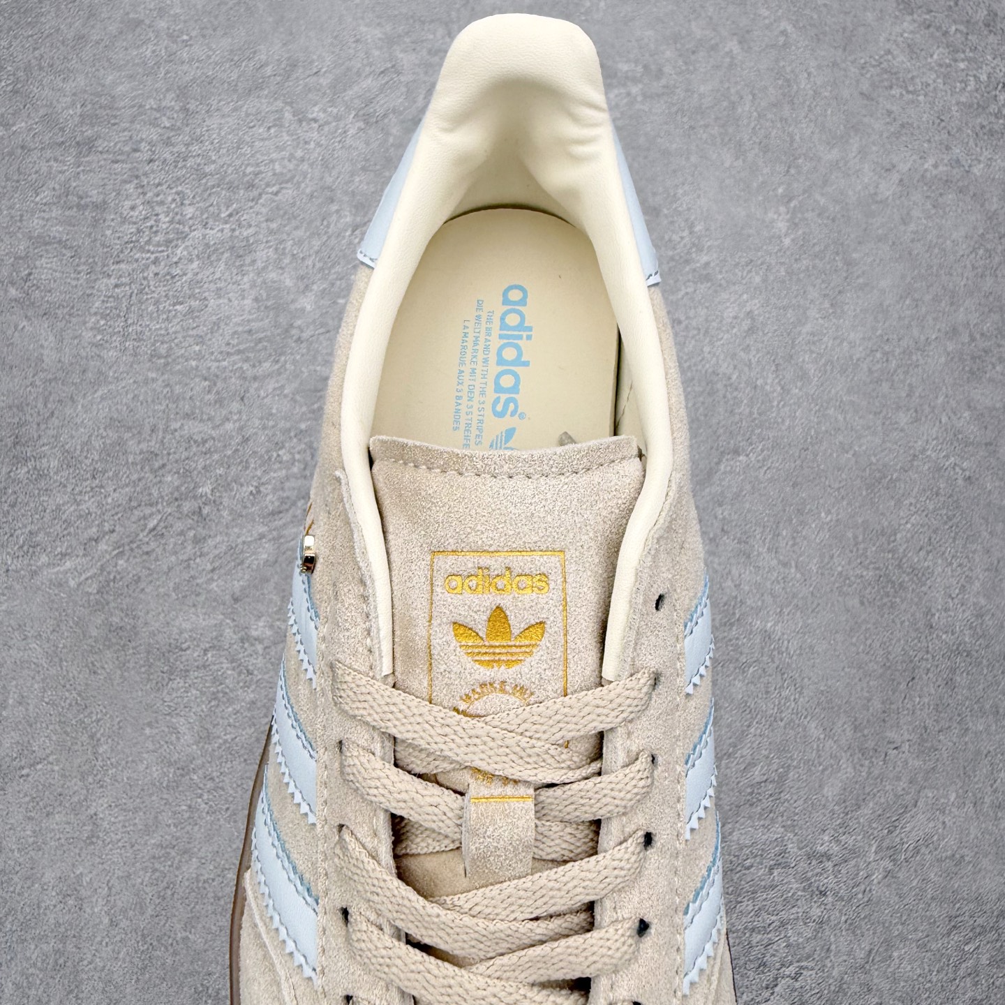 AD Gazelle Indoor Trainers 羚羊内训系列低帮复古百搭休闲运动德训风板鞋 JR2